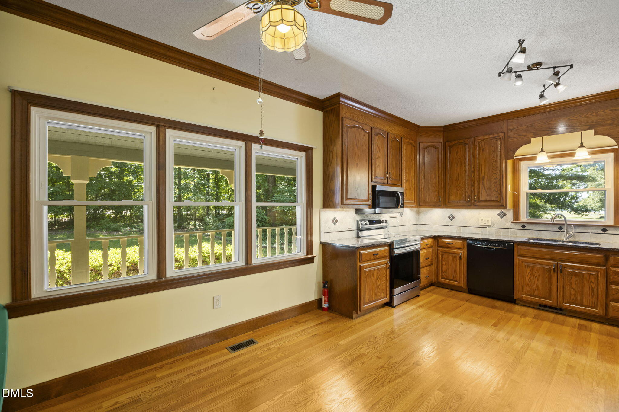 3208 Shady Grove Road Property Photo 29