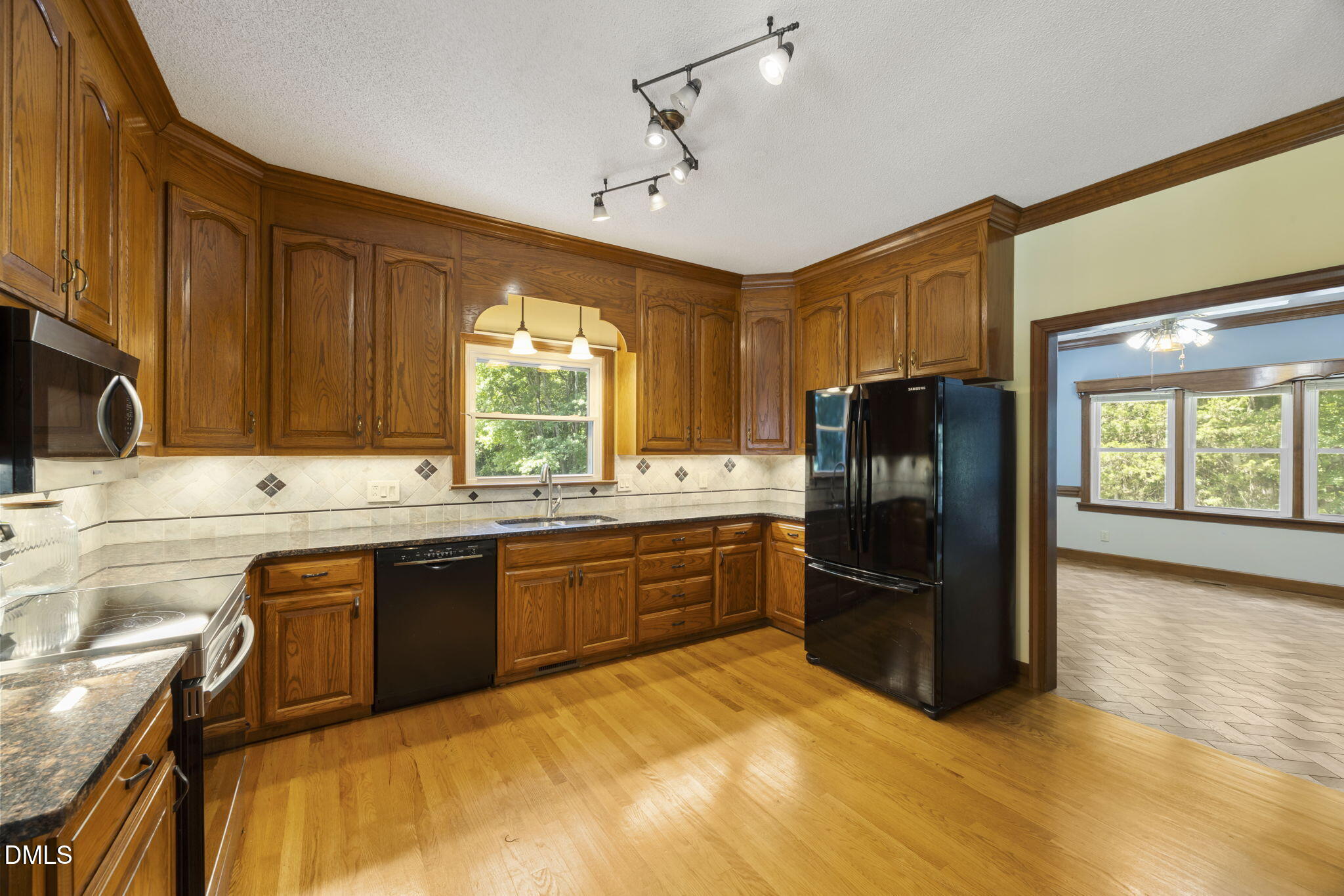 3208 Shady Grove Road Property Photo 30