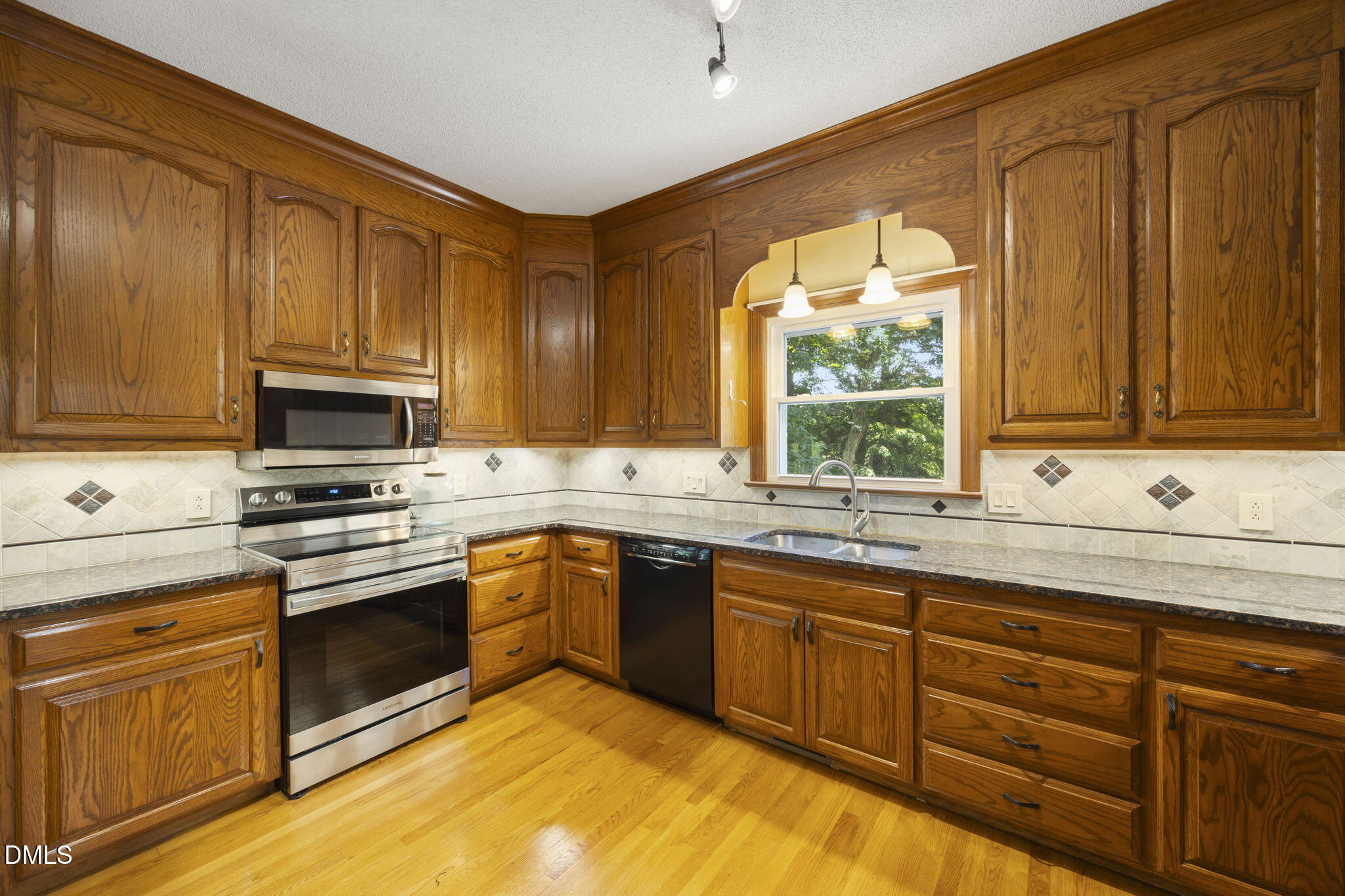 3208 Shady Grove Road Property Photo 31
