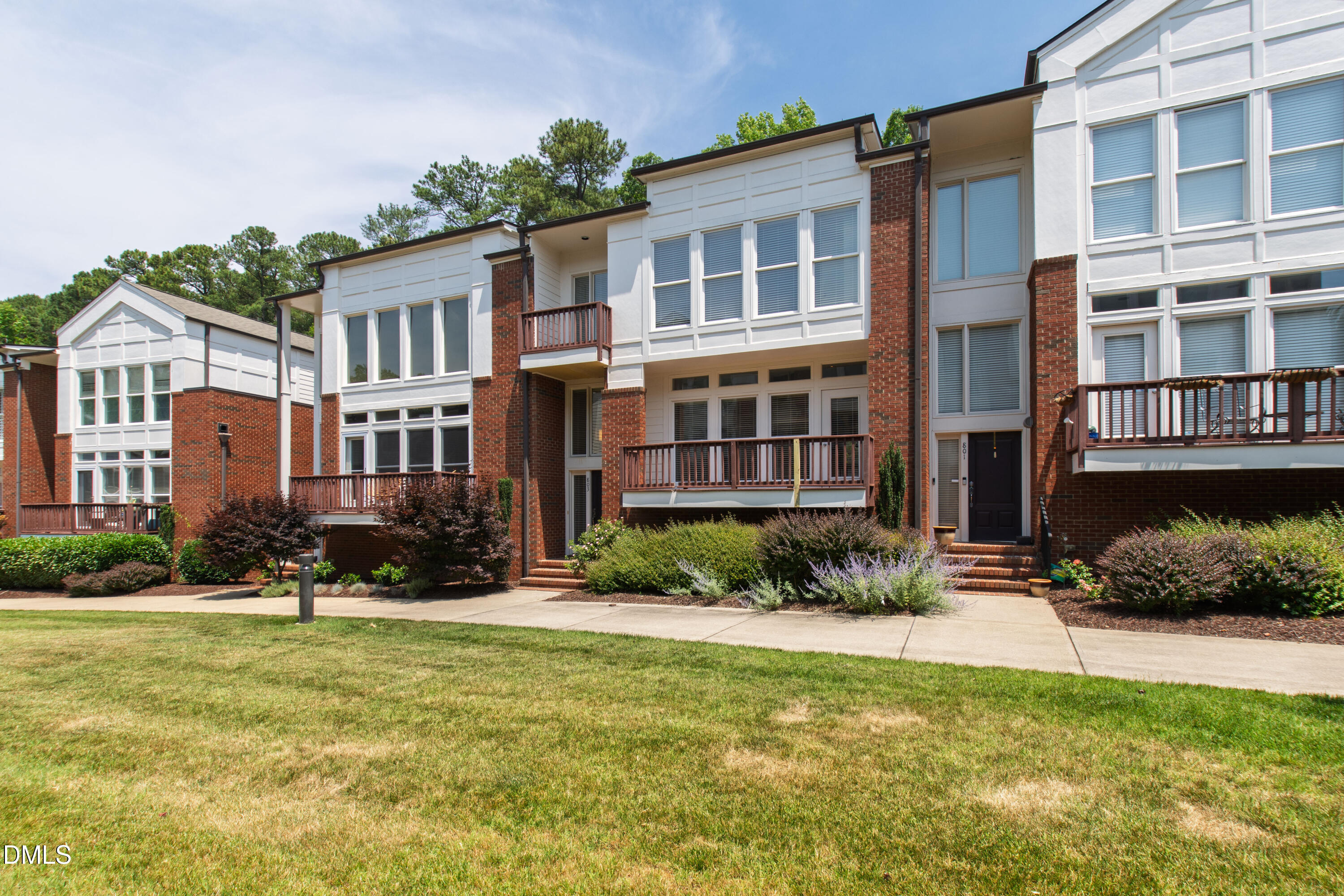 803 The Village Circle Property Photo 1