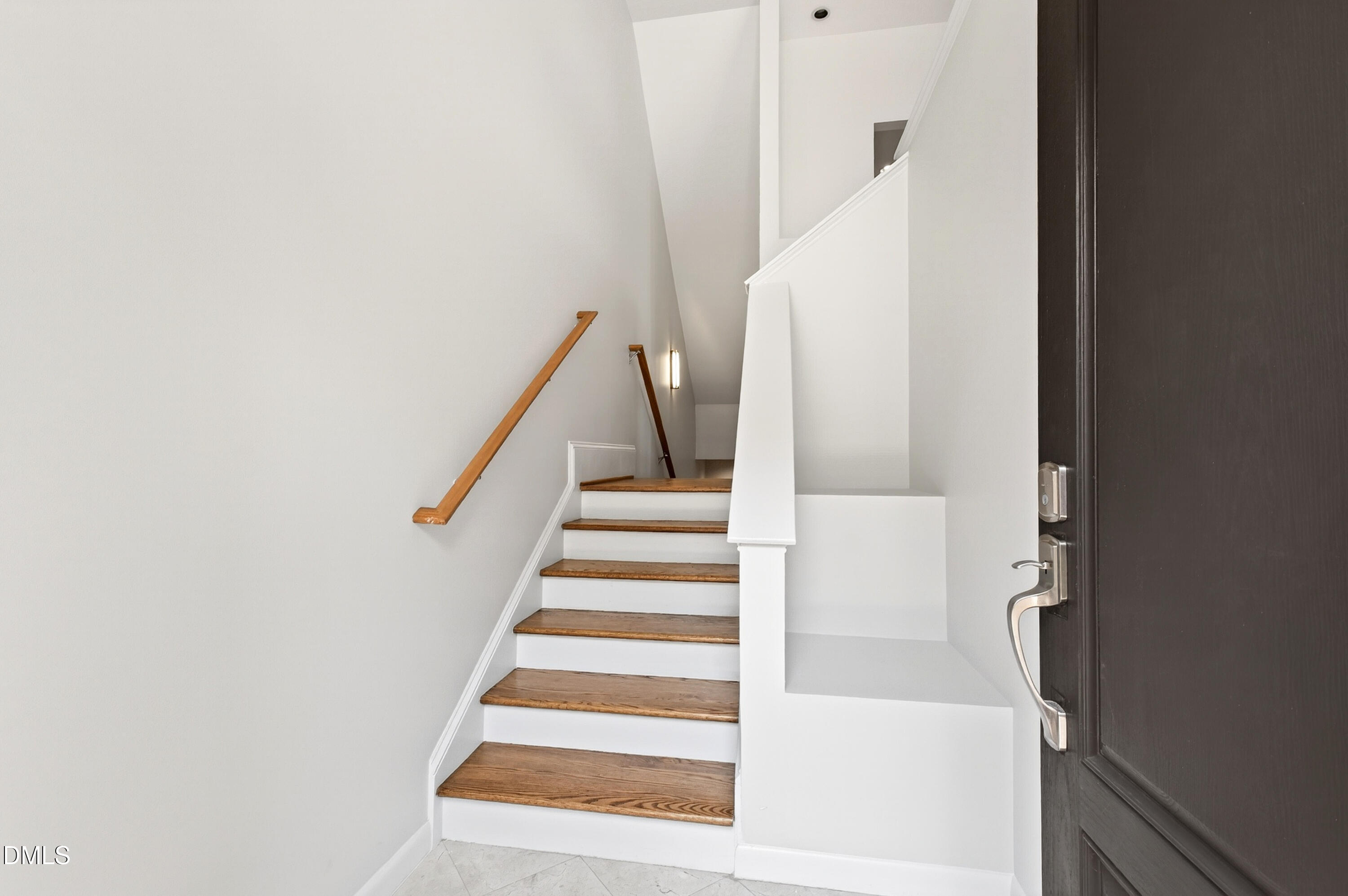 803 The Village Circle Property Photo 3
