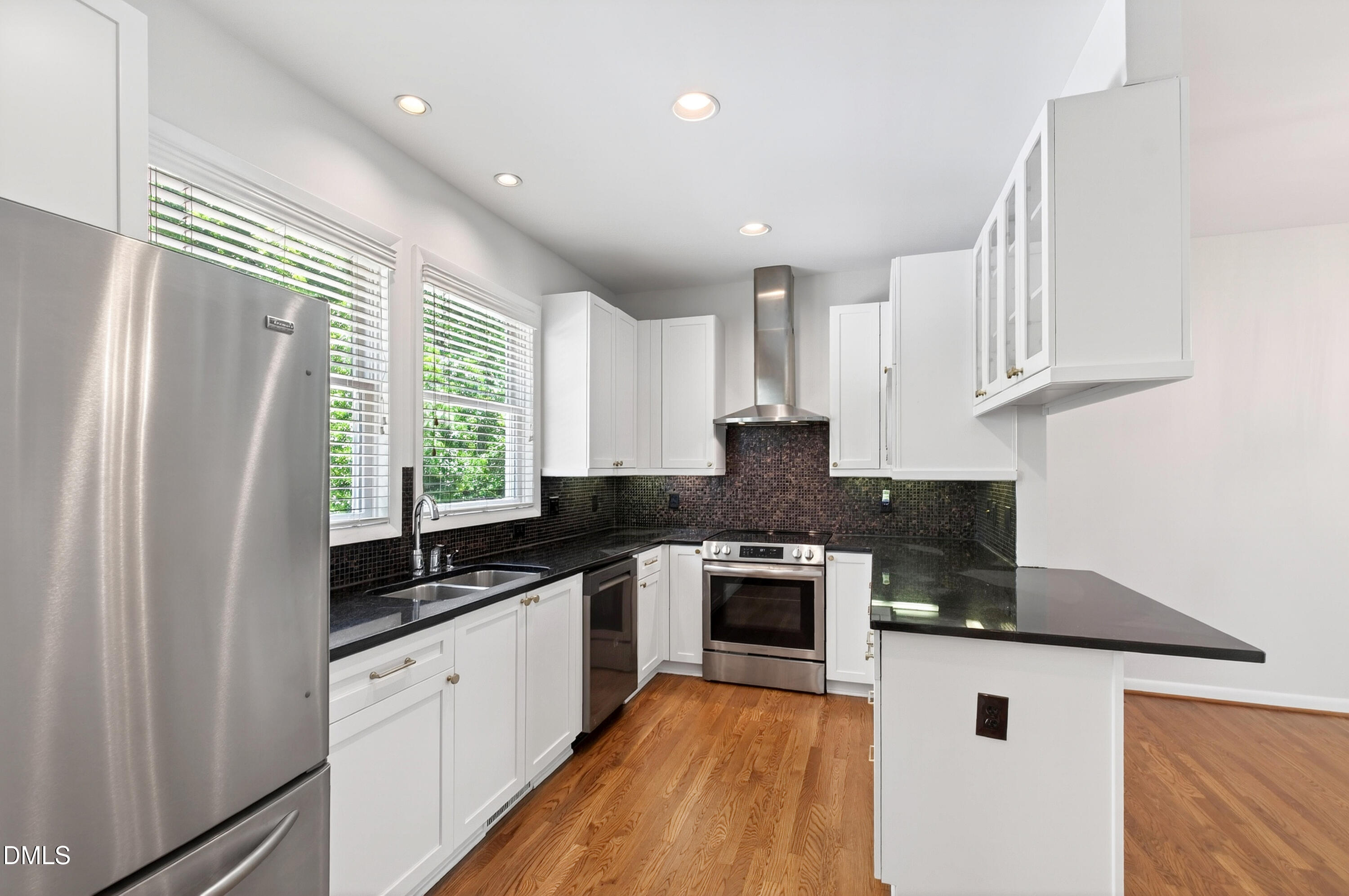 803 The Village Circle Property Photo 15