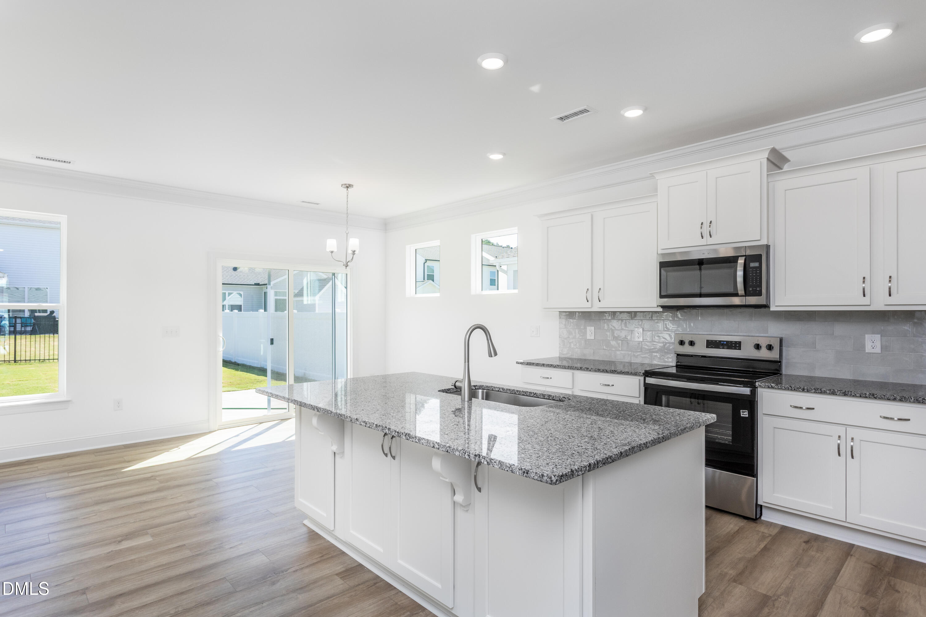 142 Steppe Way Property Photo 8