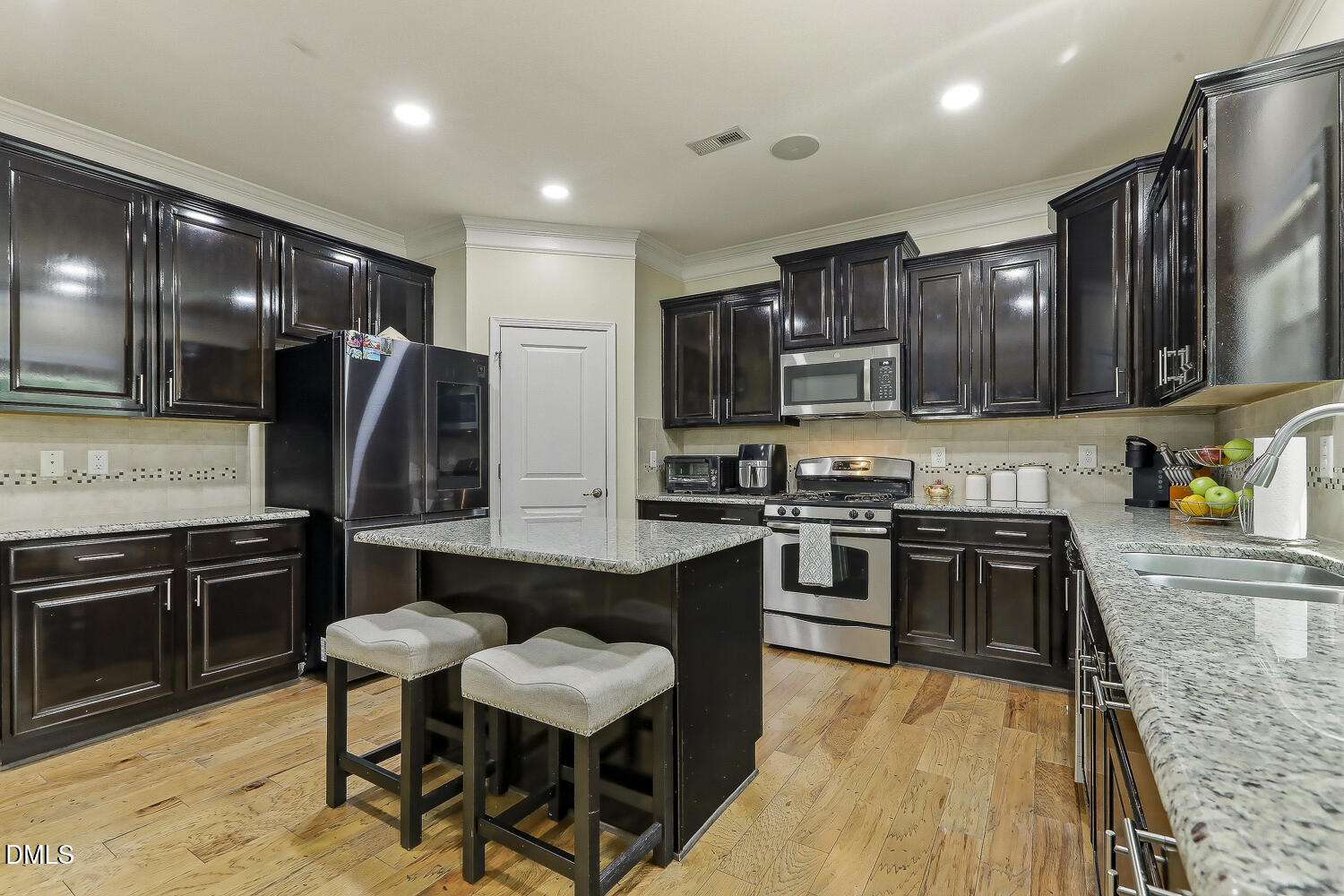 113 Somers Lane Property Photo 4