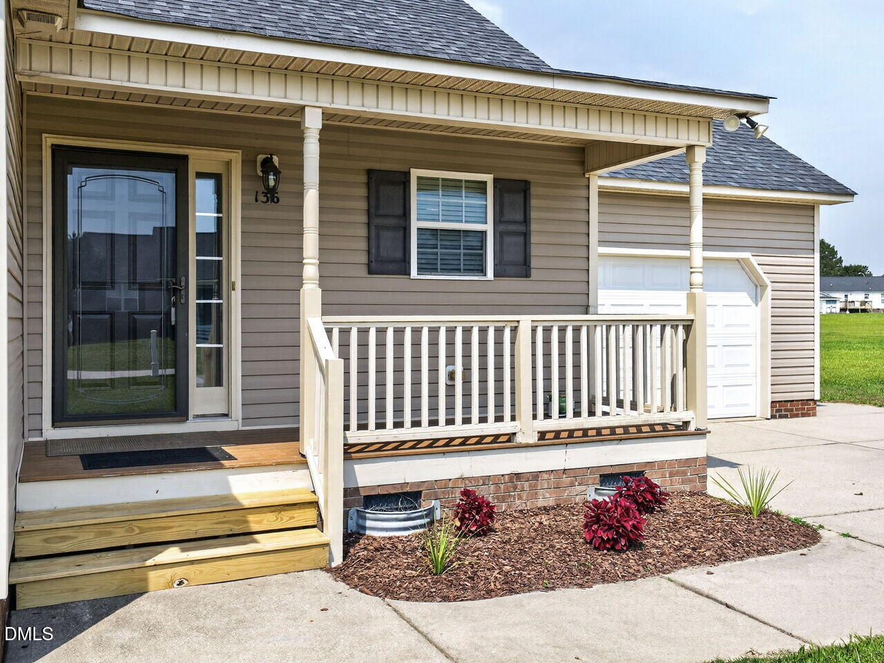 136 Middle Landing Drive Property Photo 3