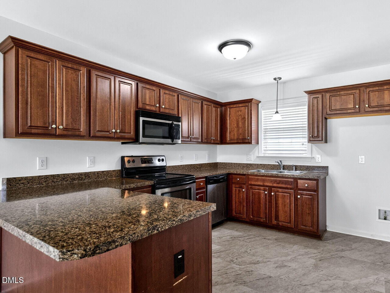 136 Middle Landing Drive Property Photo 11
