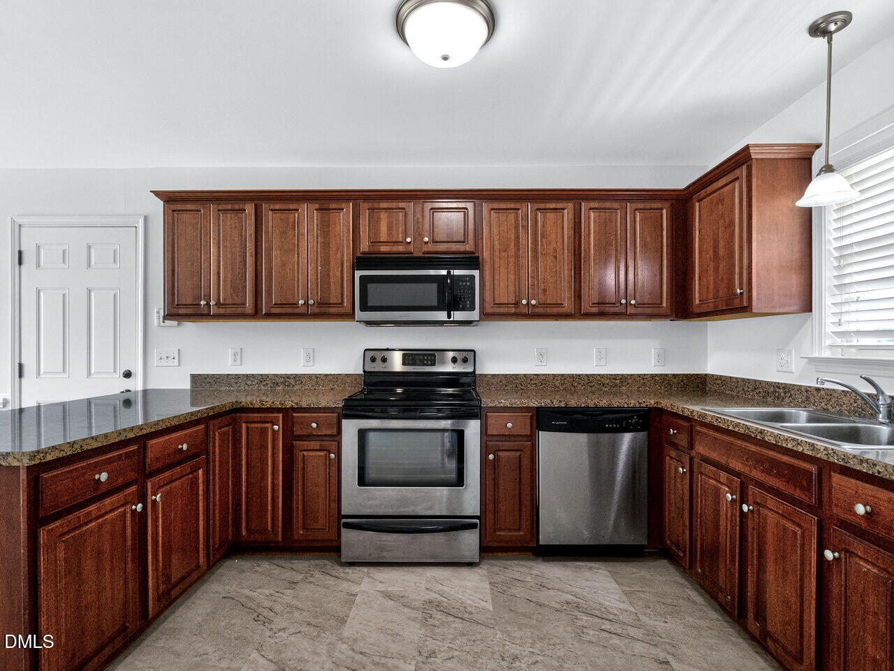 136 Middle Landing Drive Property Photo 13