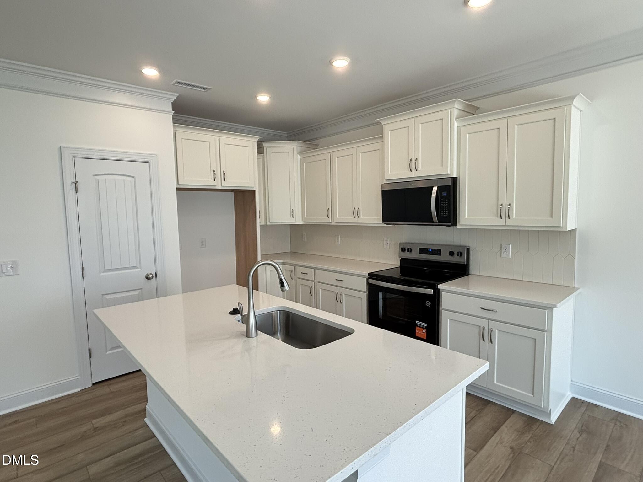 102 Steppe Way Property Photo 4