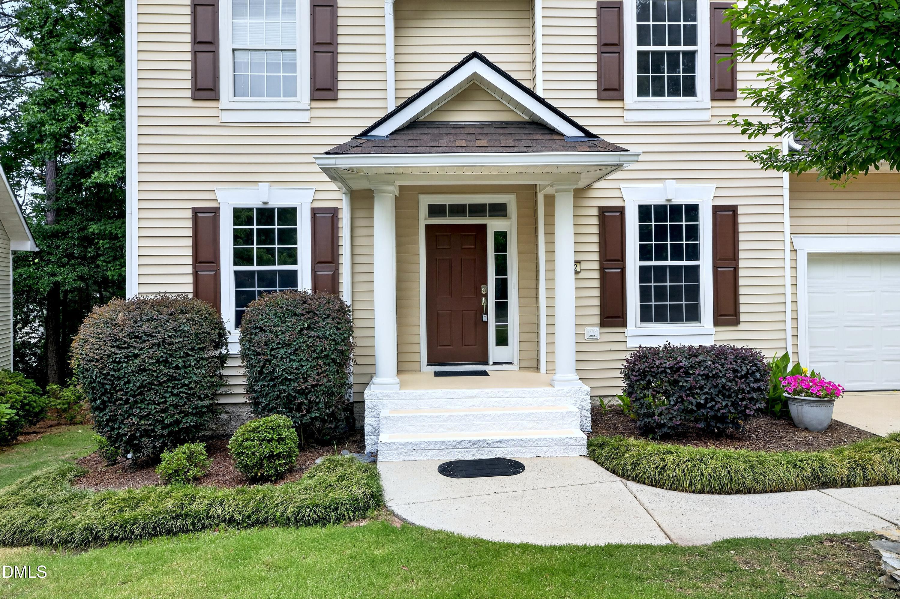 1402 Willow Leaf Way Property Photo 3