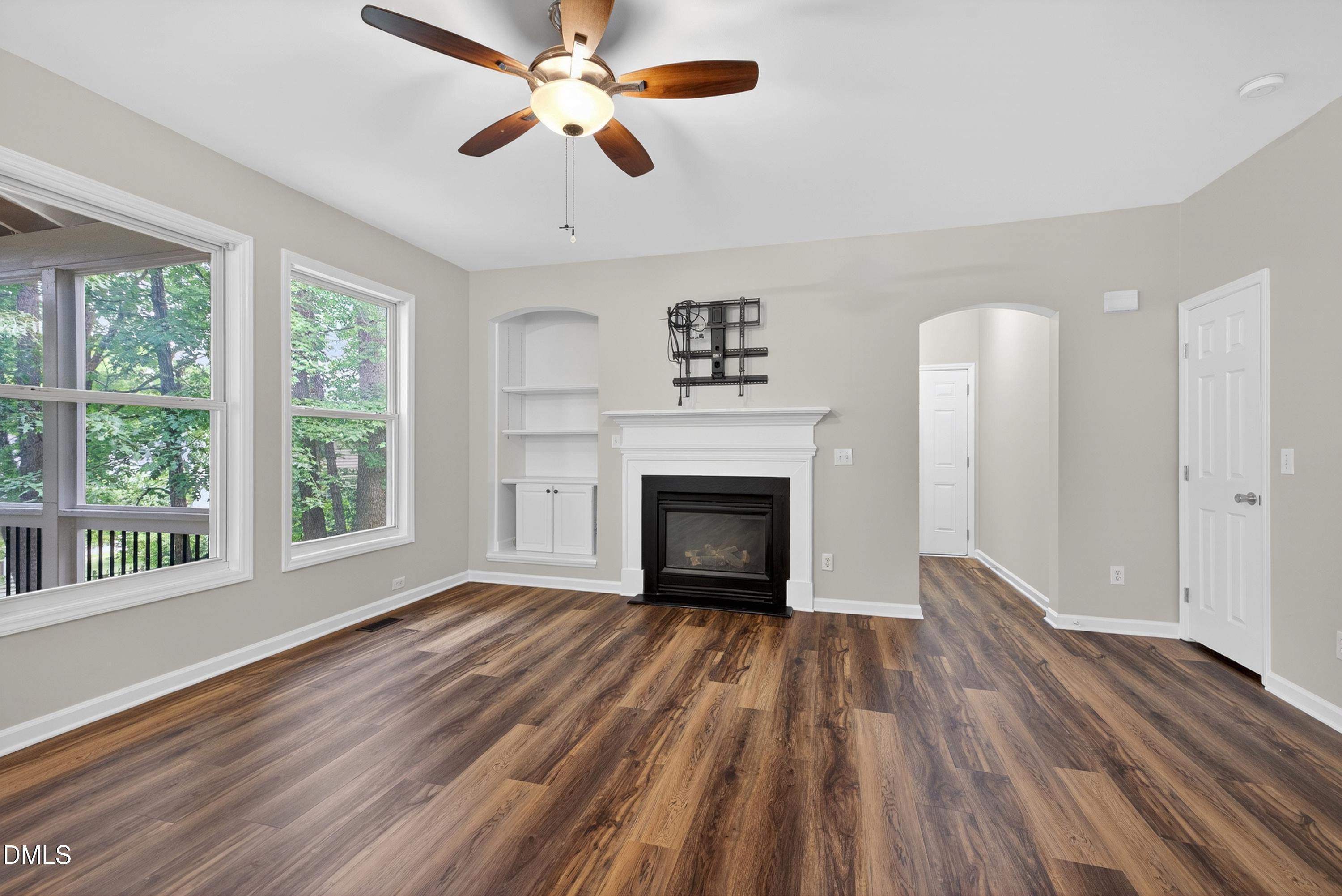 1402 Willow Leaf Way Property Photo 7
