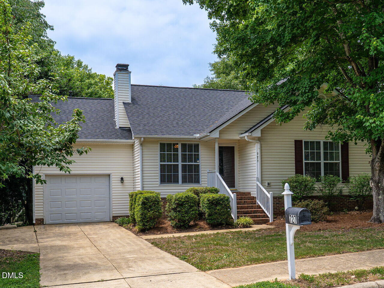727 Avery Street Property Photo 2