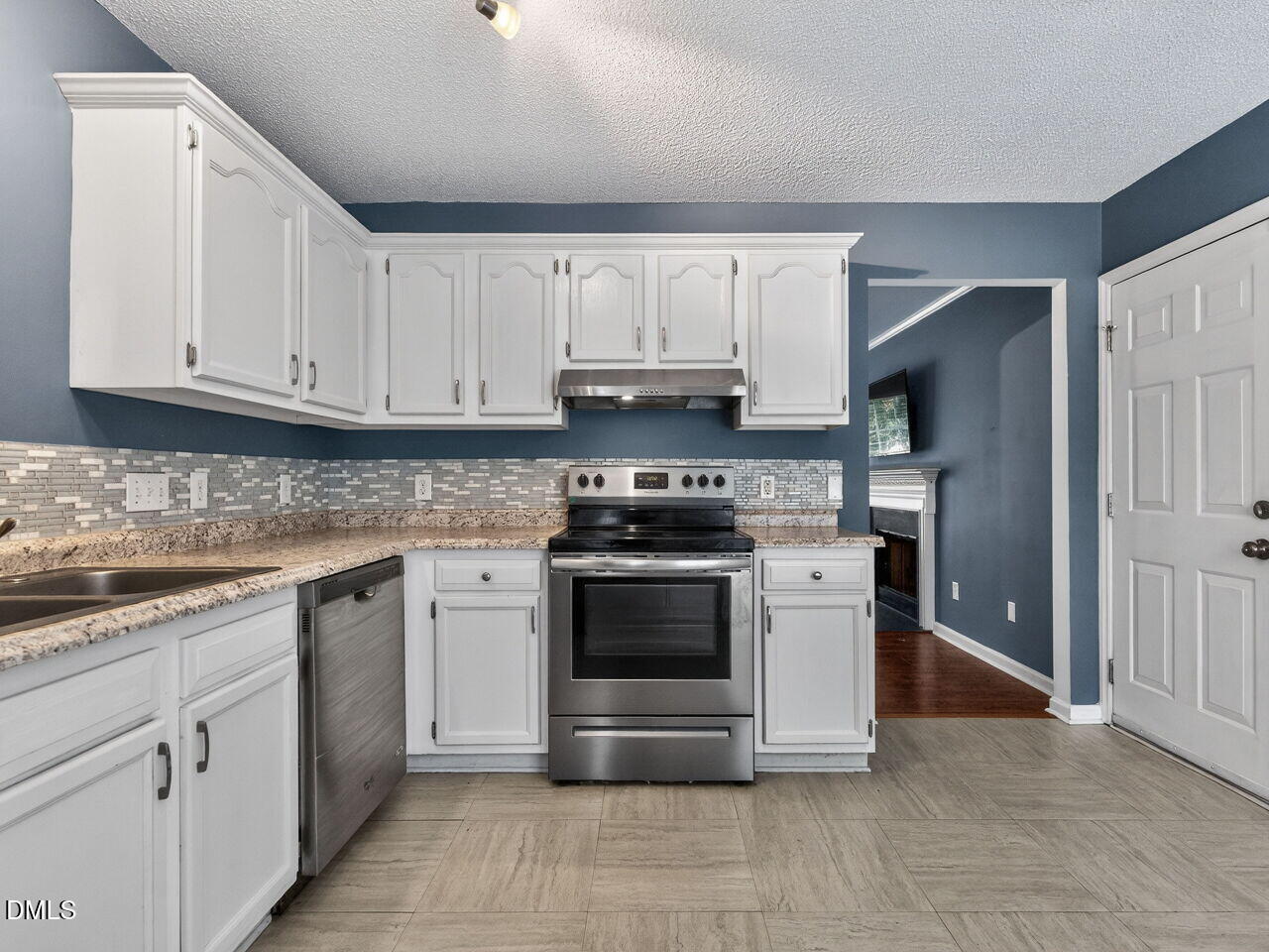 727 Avery Street Property Photo 10