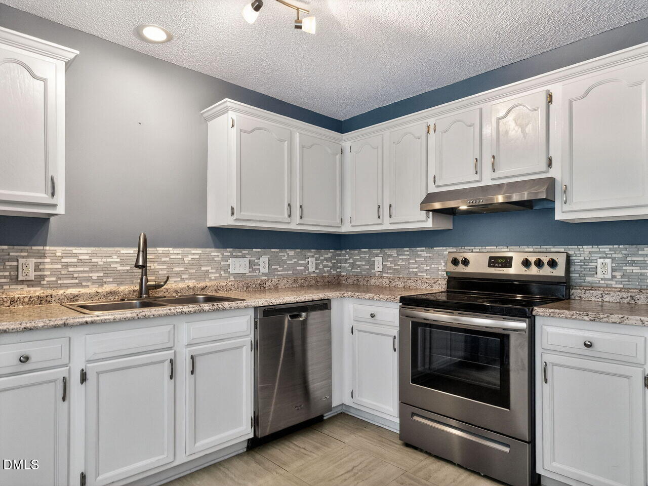 727 Avery Street Property Photo 11