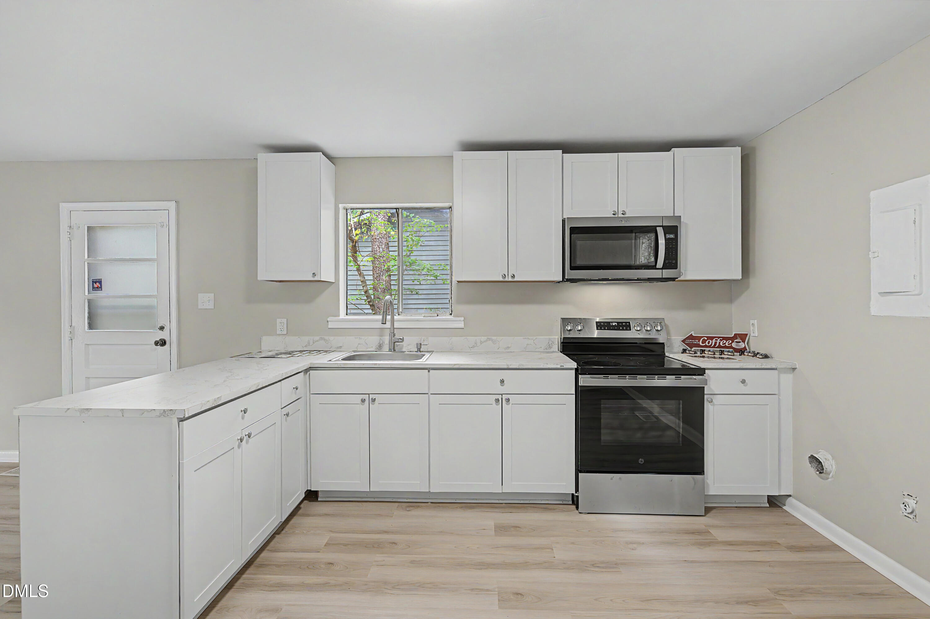 2720 Thelma Street Property Photo 5