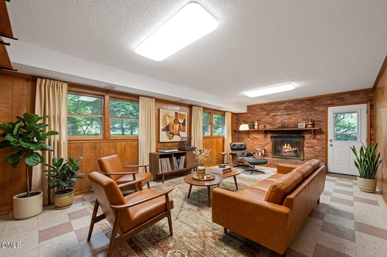 1103 Warren Avenue Property Photo 5