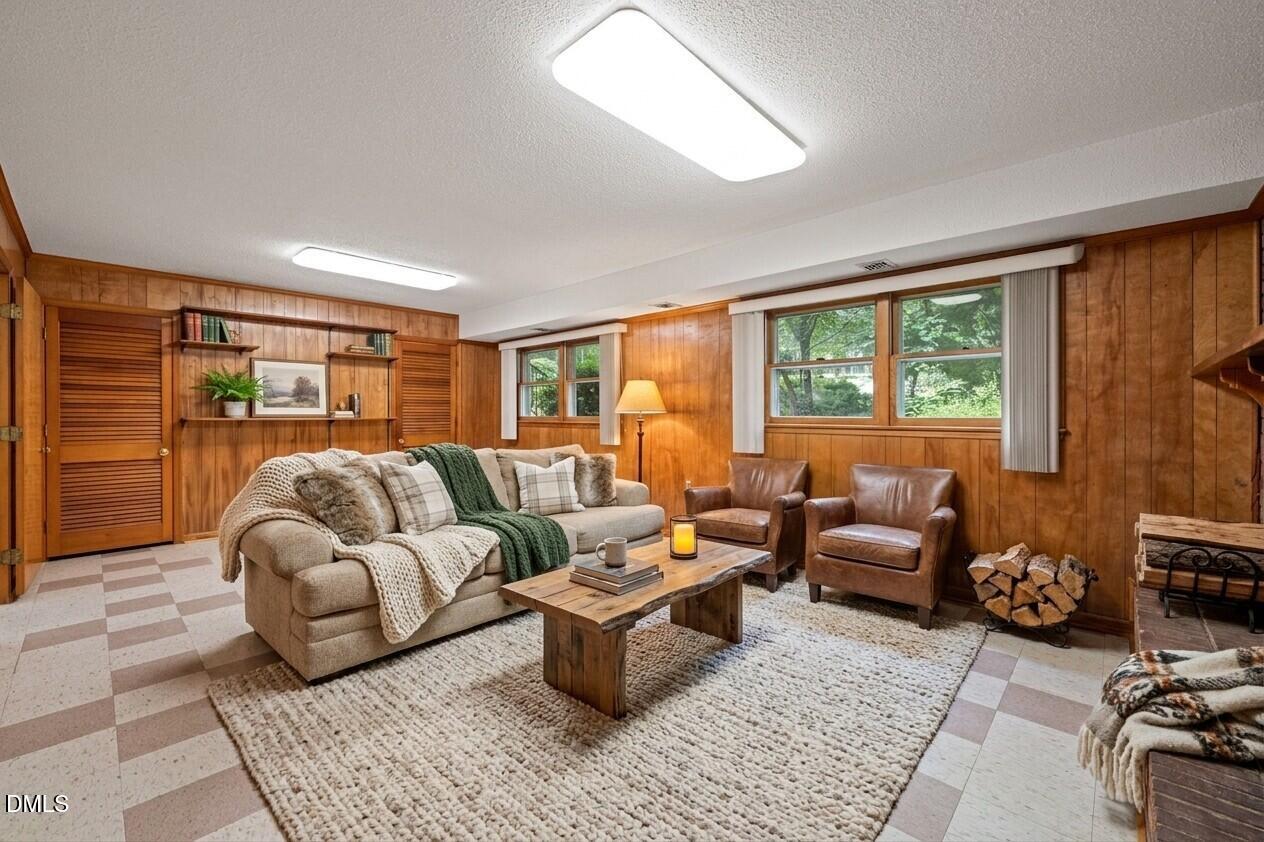 1103 Warren Avenue Property Photo 6