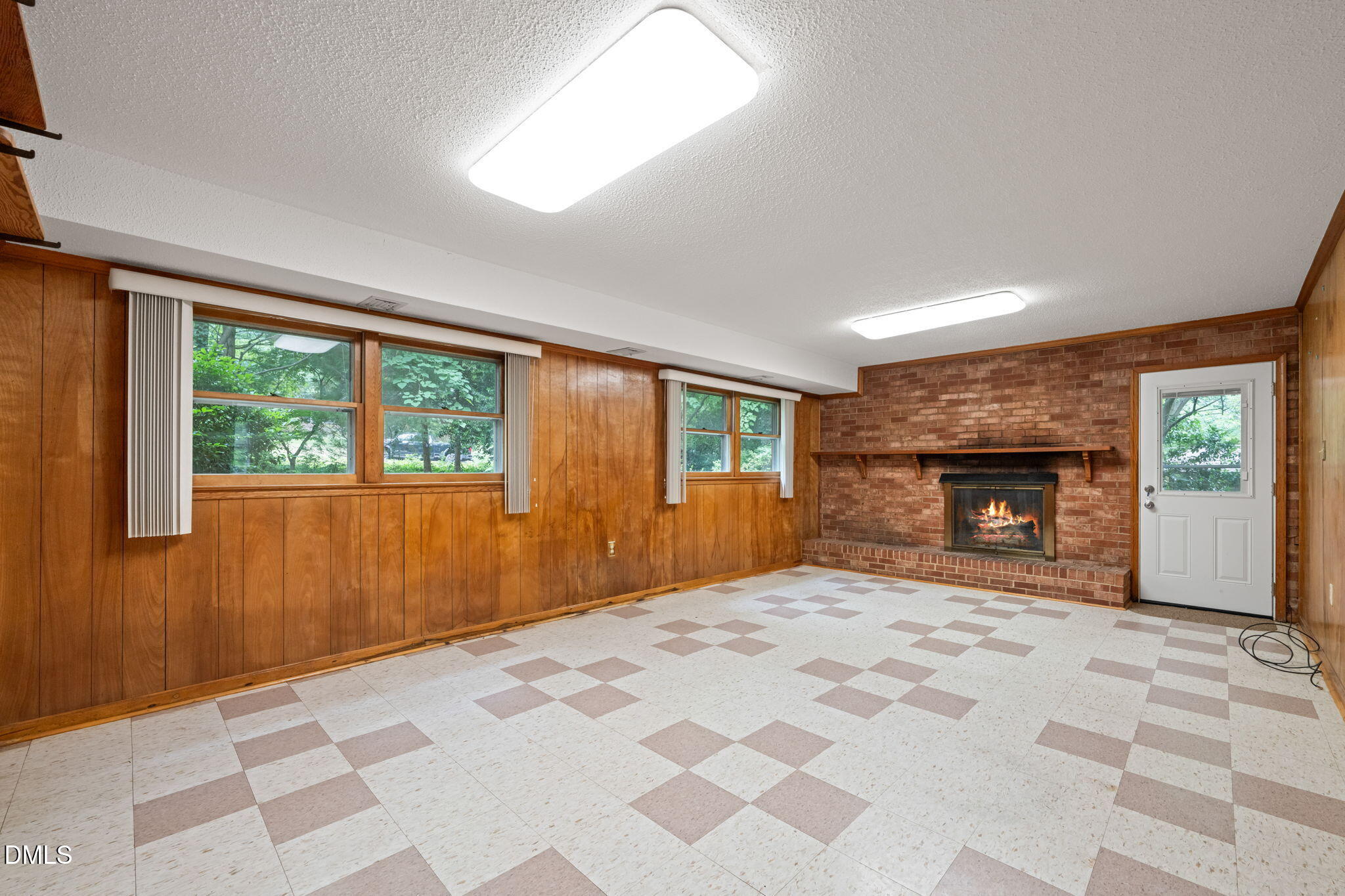 1103 Warren Avenue Property Photo 23