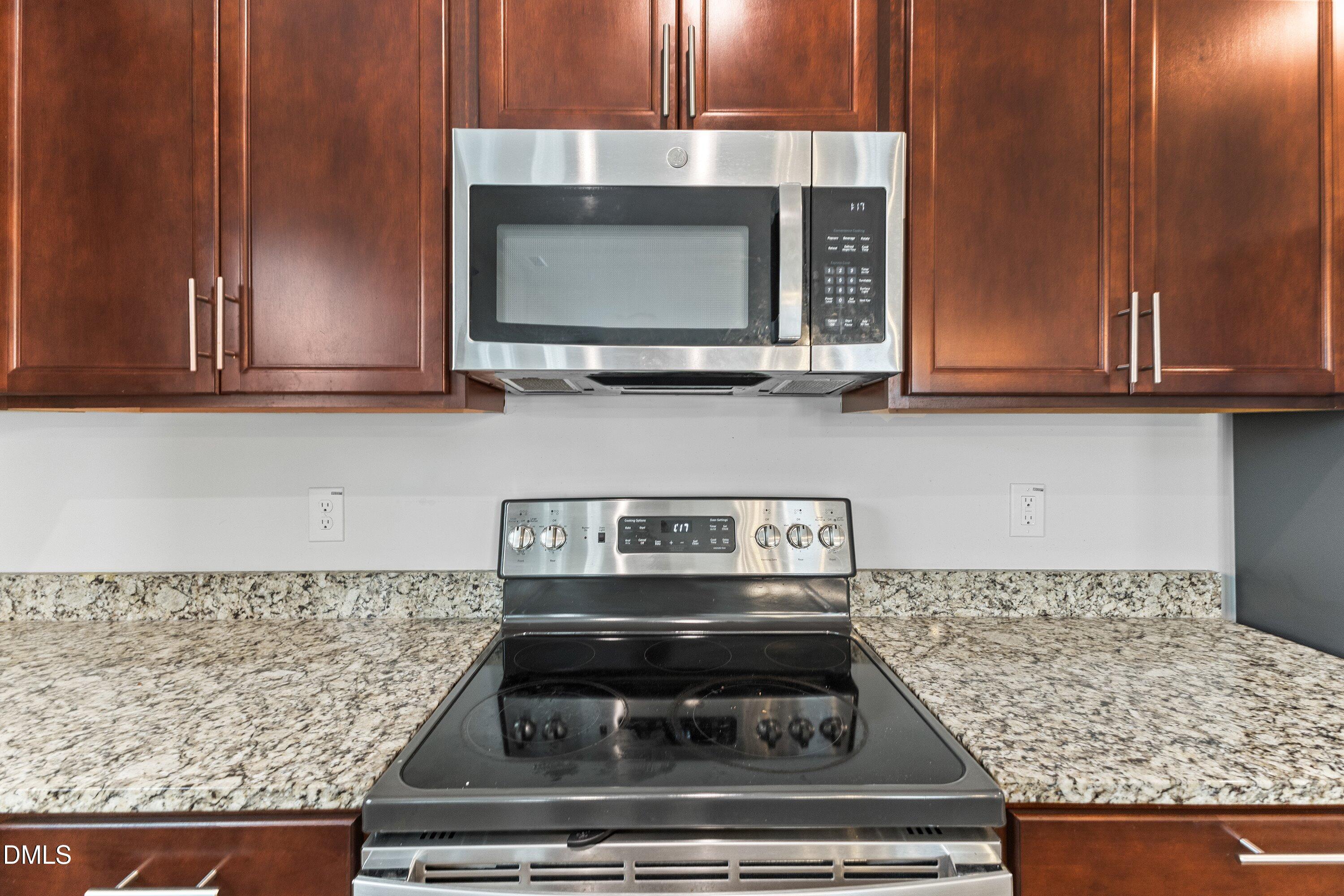 10 Forest Meadow Lane Property Photo 13