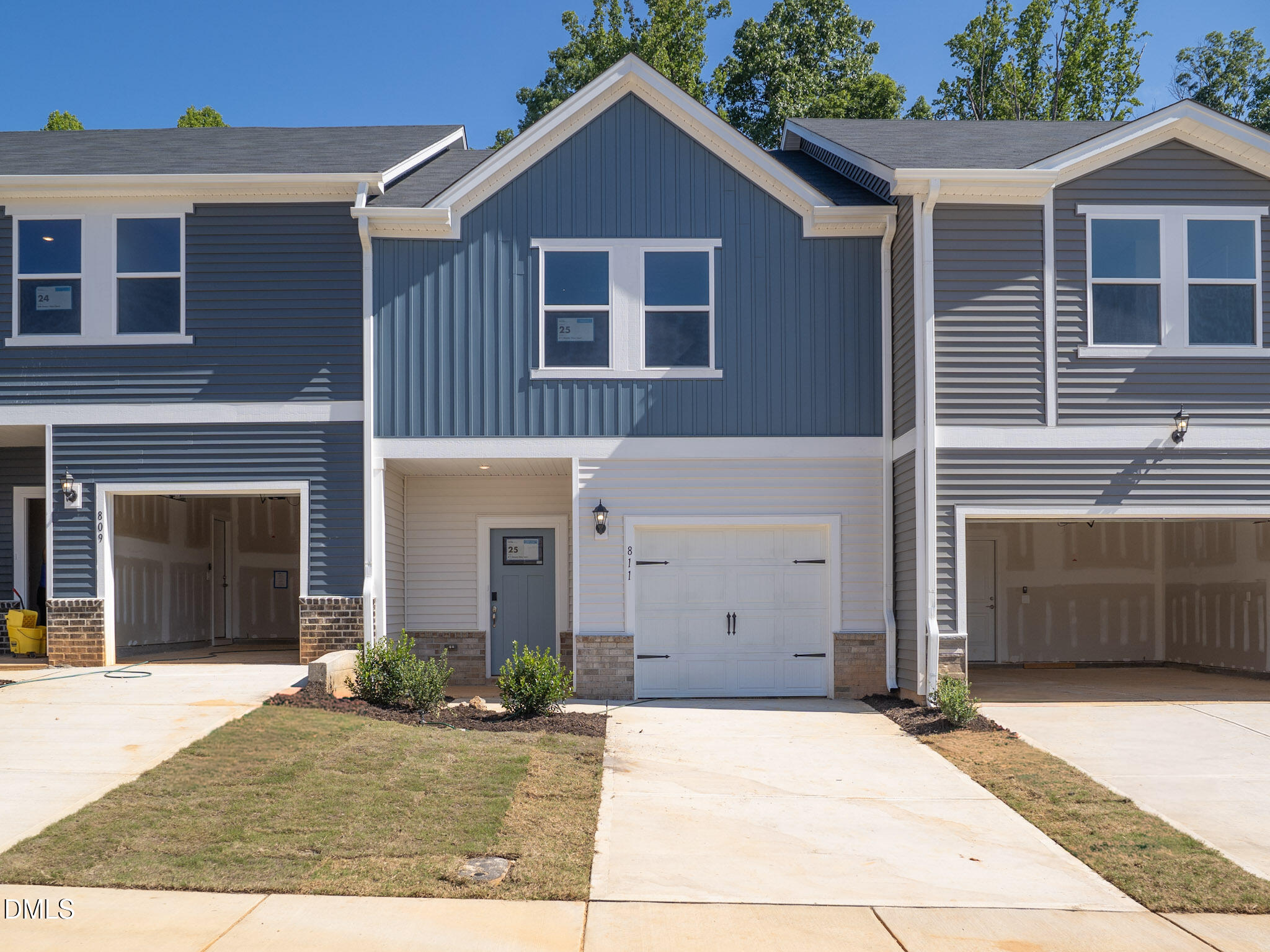 811 Stream View Court Property Photo 1