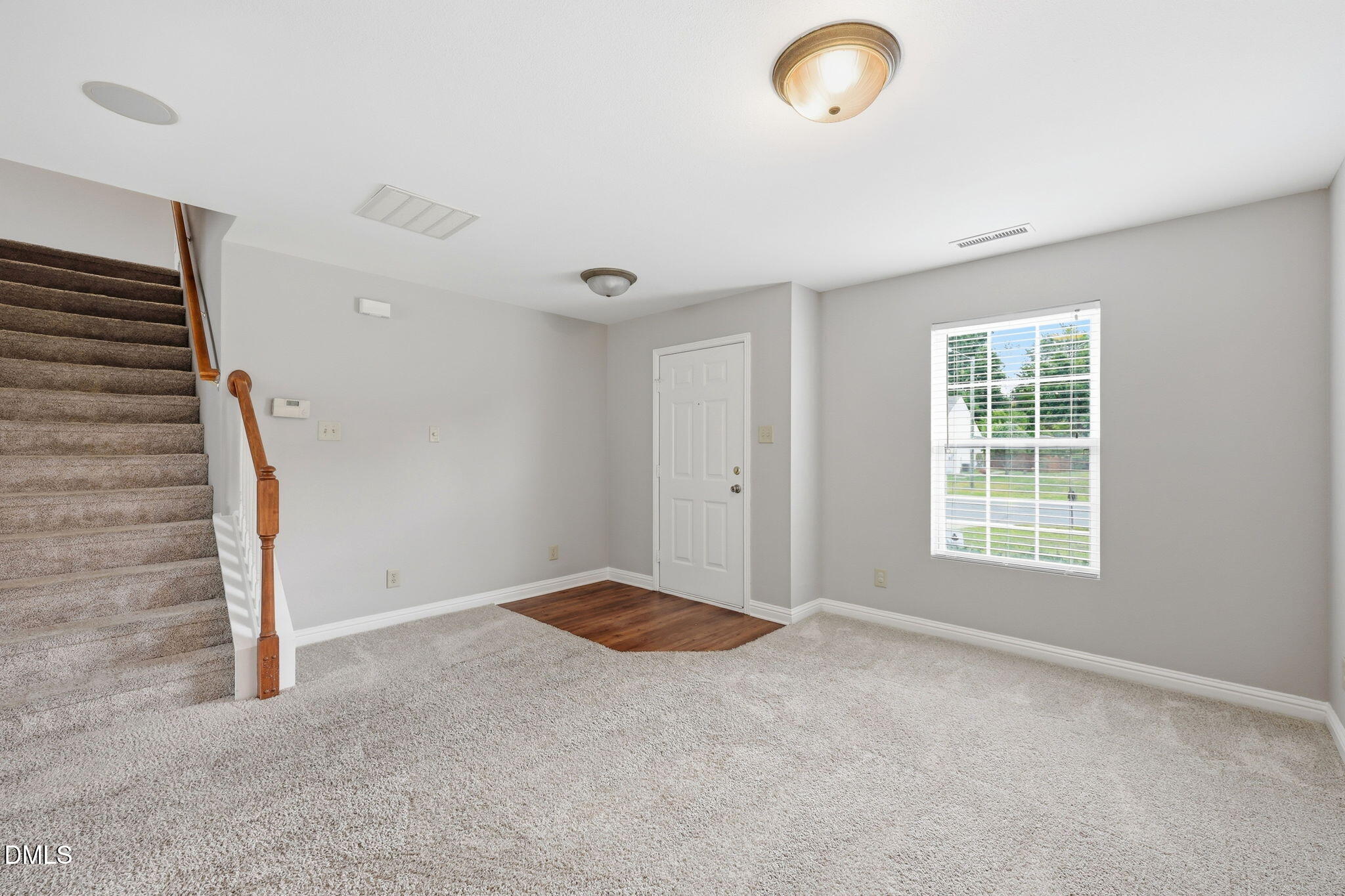 410 Walnut Crossing Drive Property Photo 8