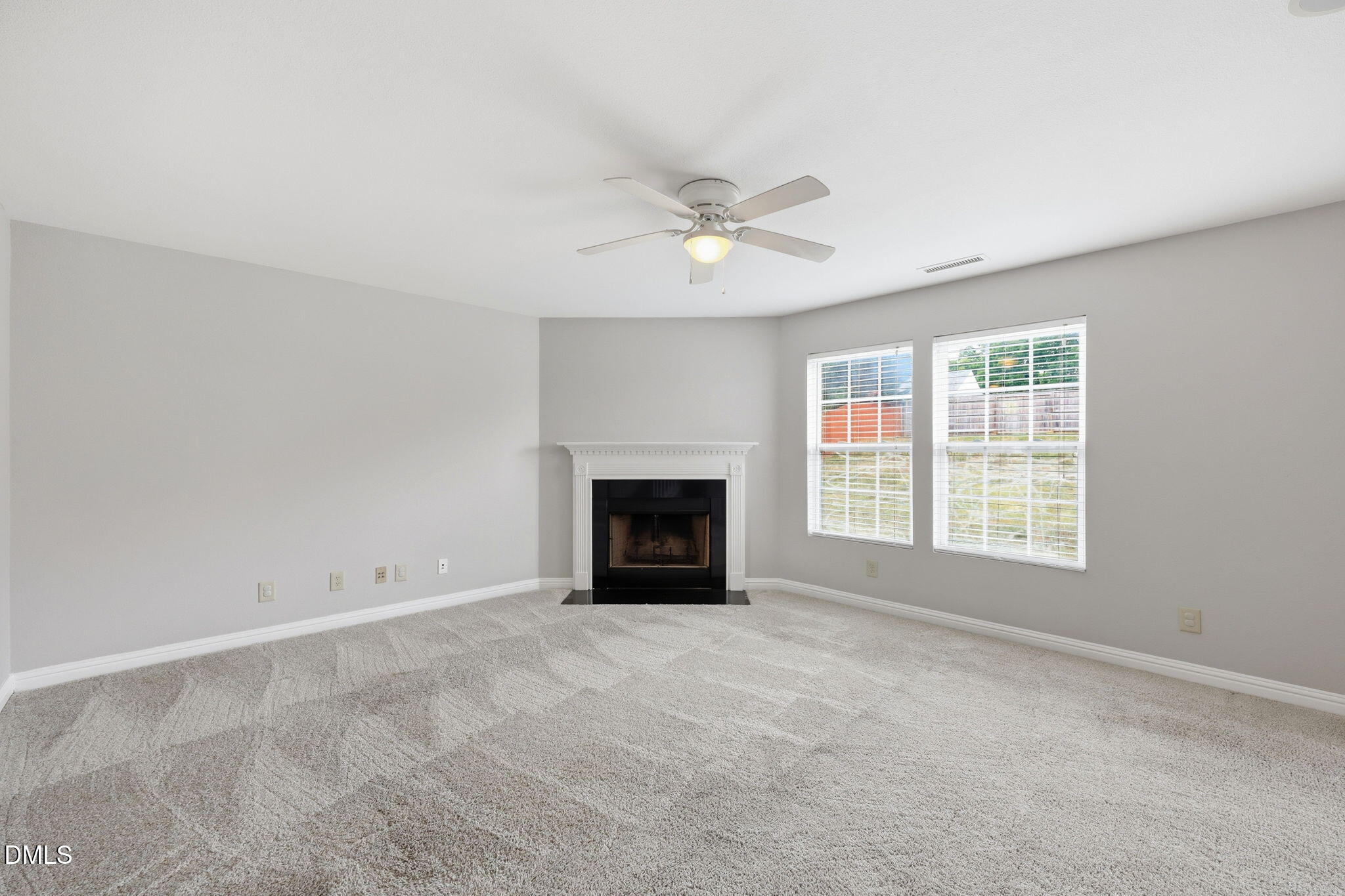 410 Walnut Crossing Drive Property Photo 9