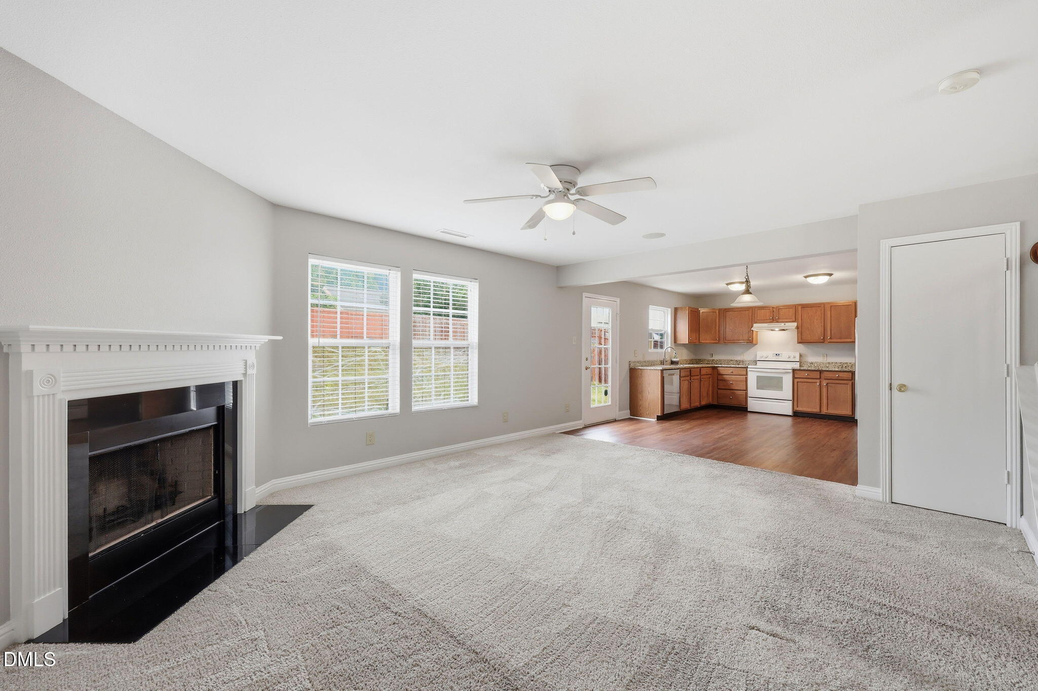 410 Walnut Crossing Drive Property Photo 10