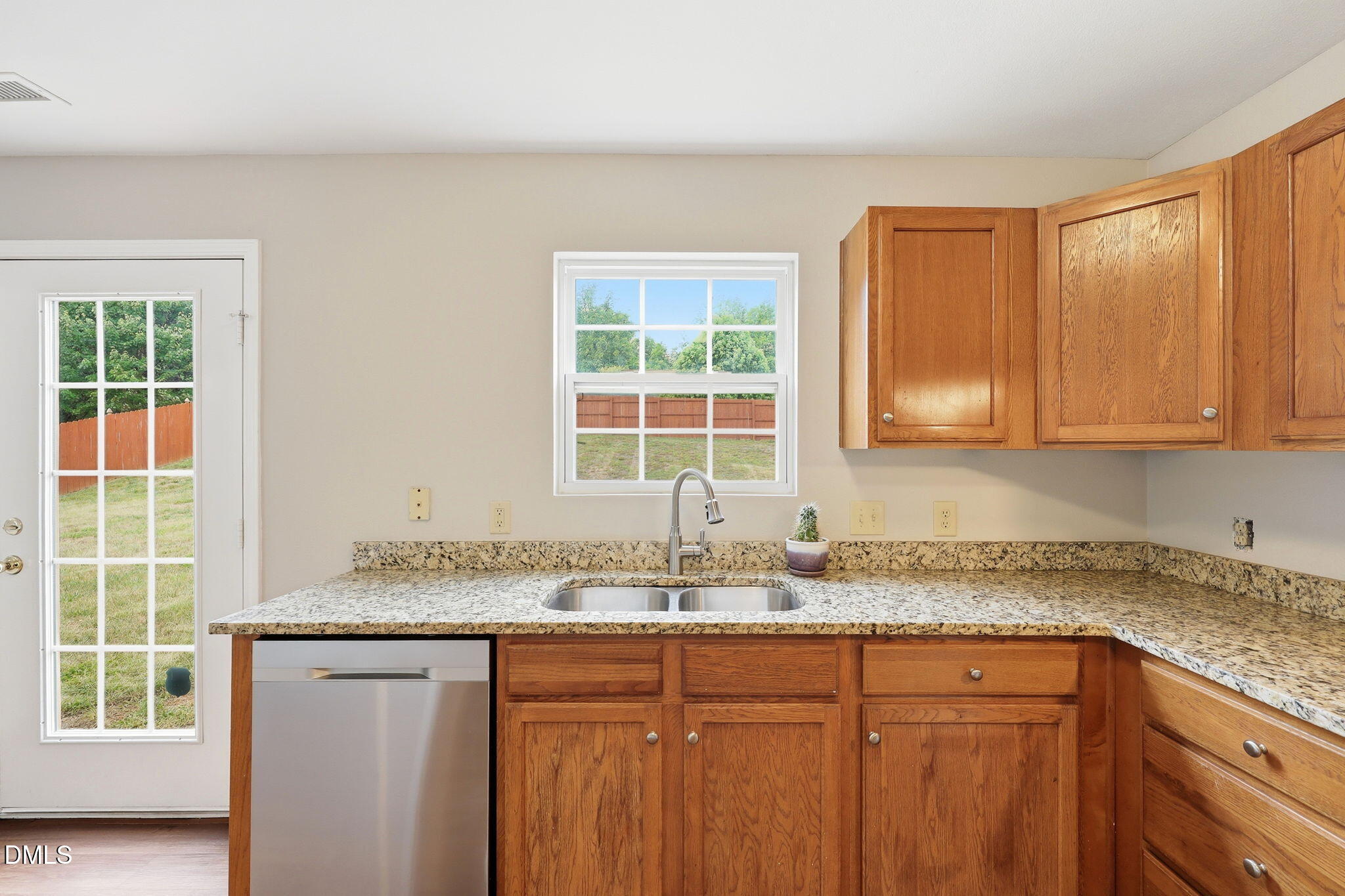 410 Walnut Crossing Drive Property Photo 14