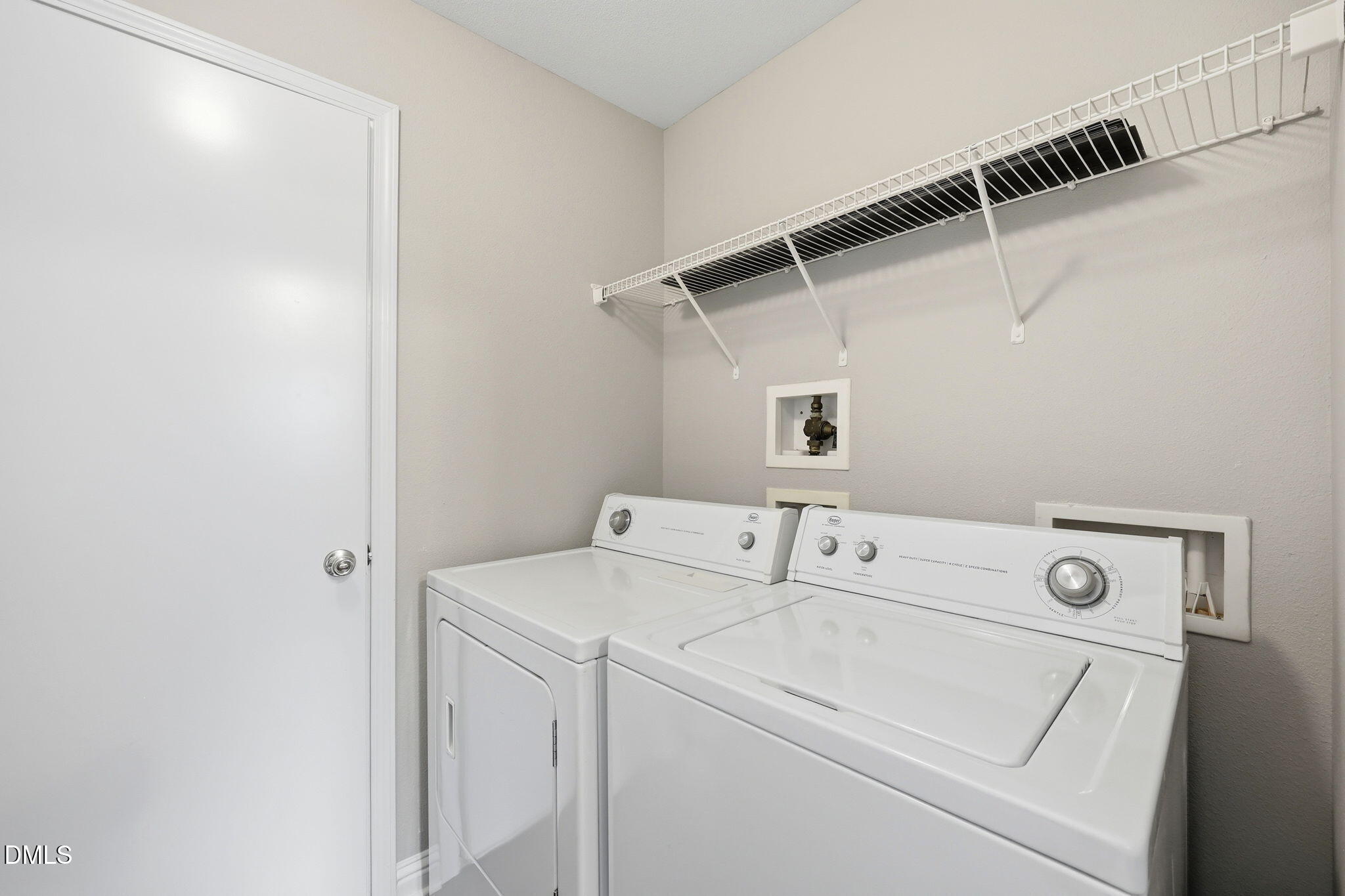 410 Walnut Crossing Drive Property Photo 17