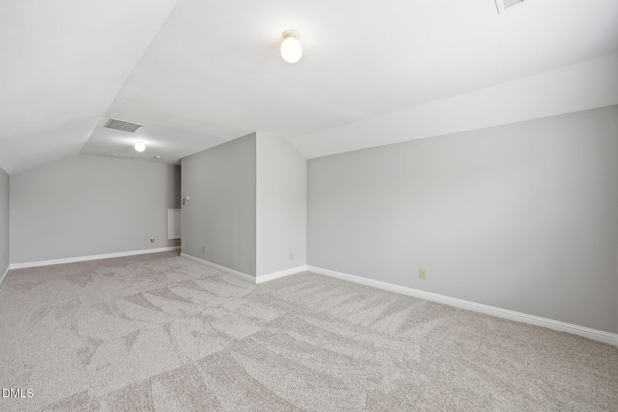 410 Walnut Crossing Drive Property Photo 28