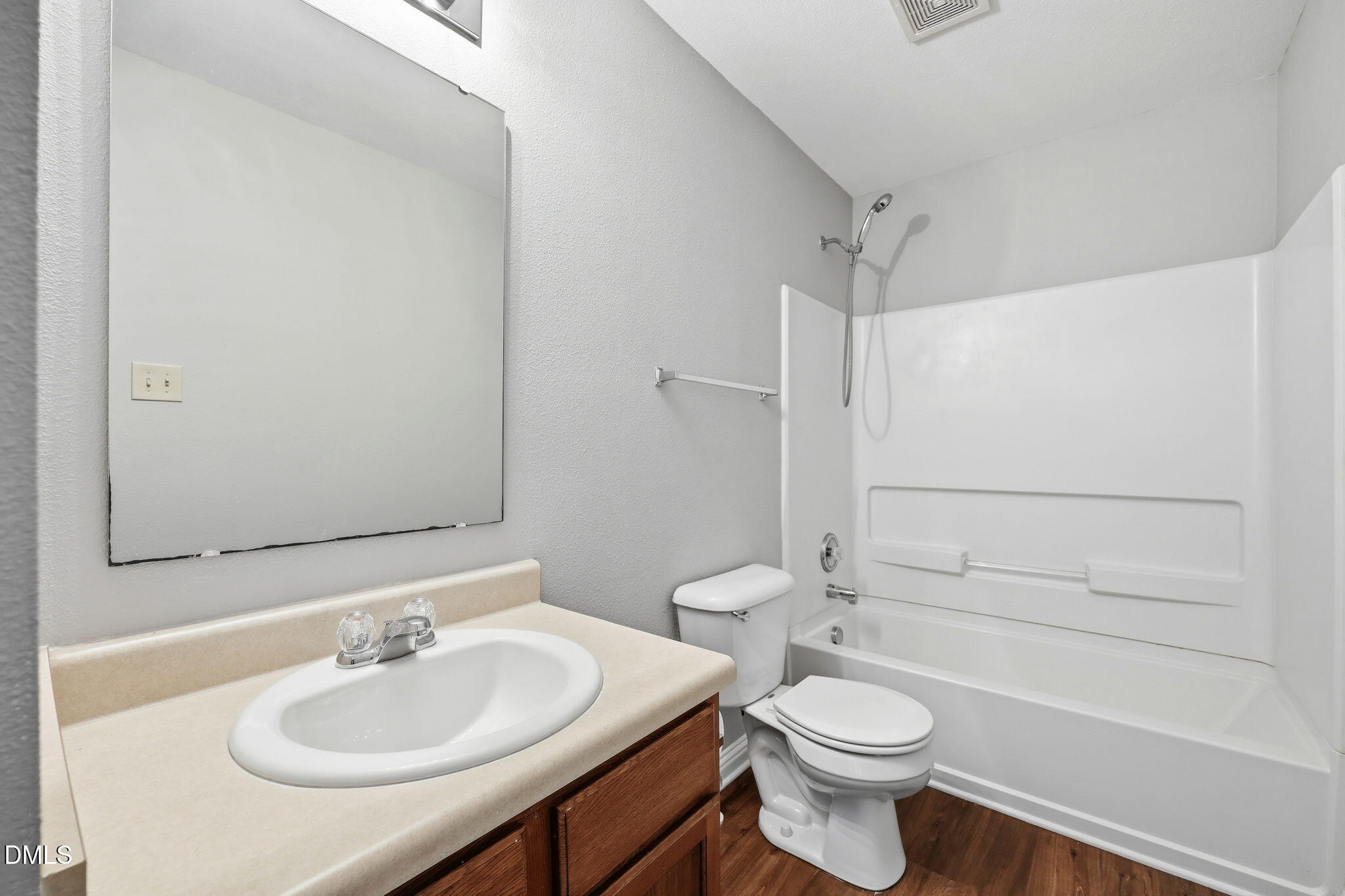 410 Walnut Crossing Drive Property Photo 29