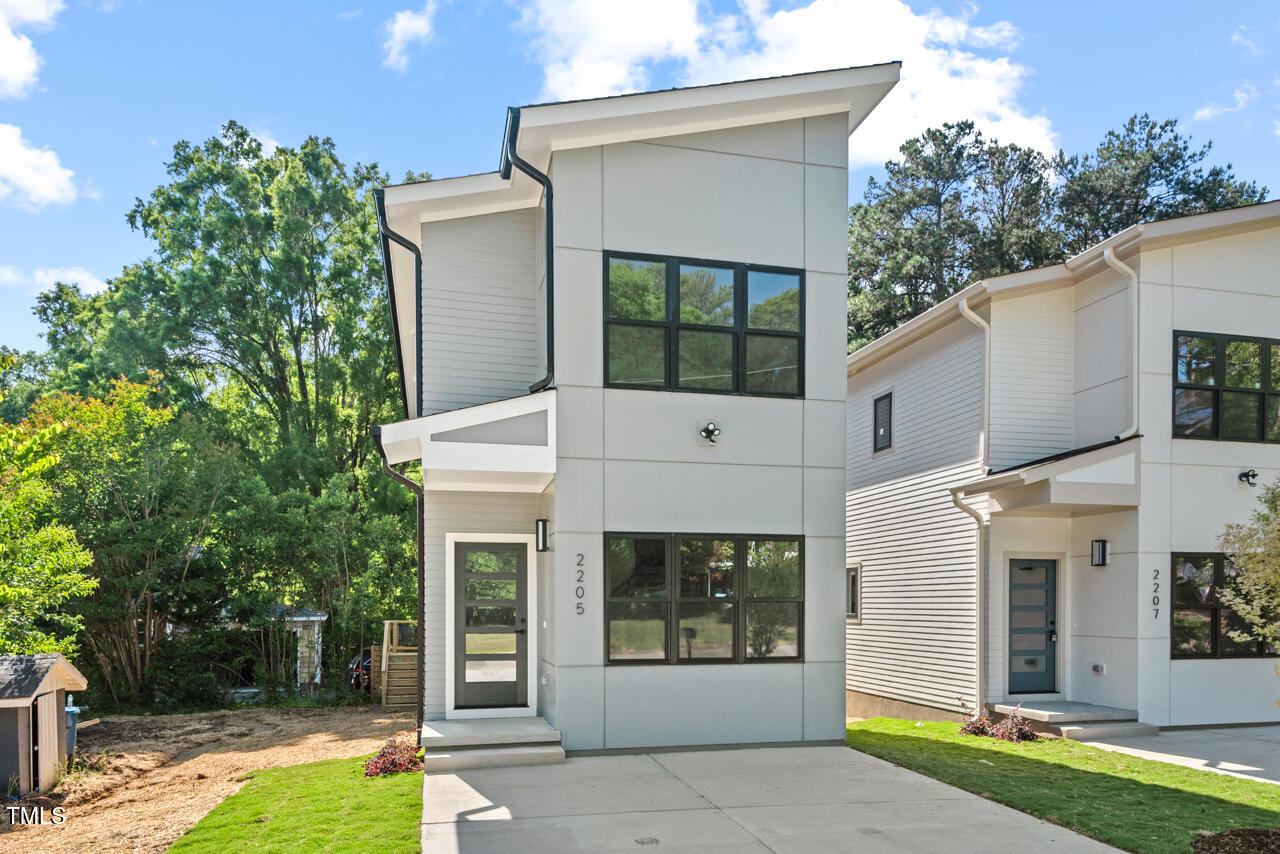 2205 Tampa Avenue Property Photo 1