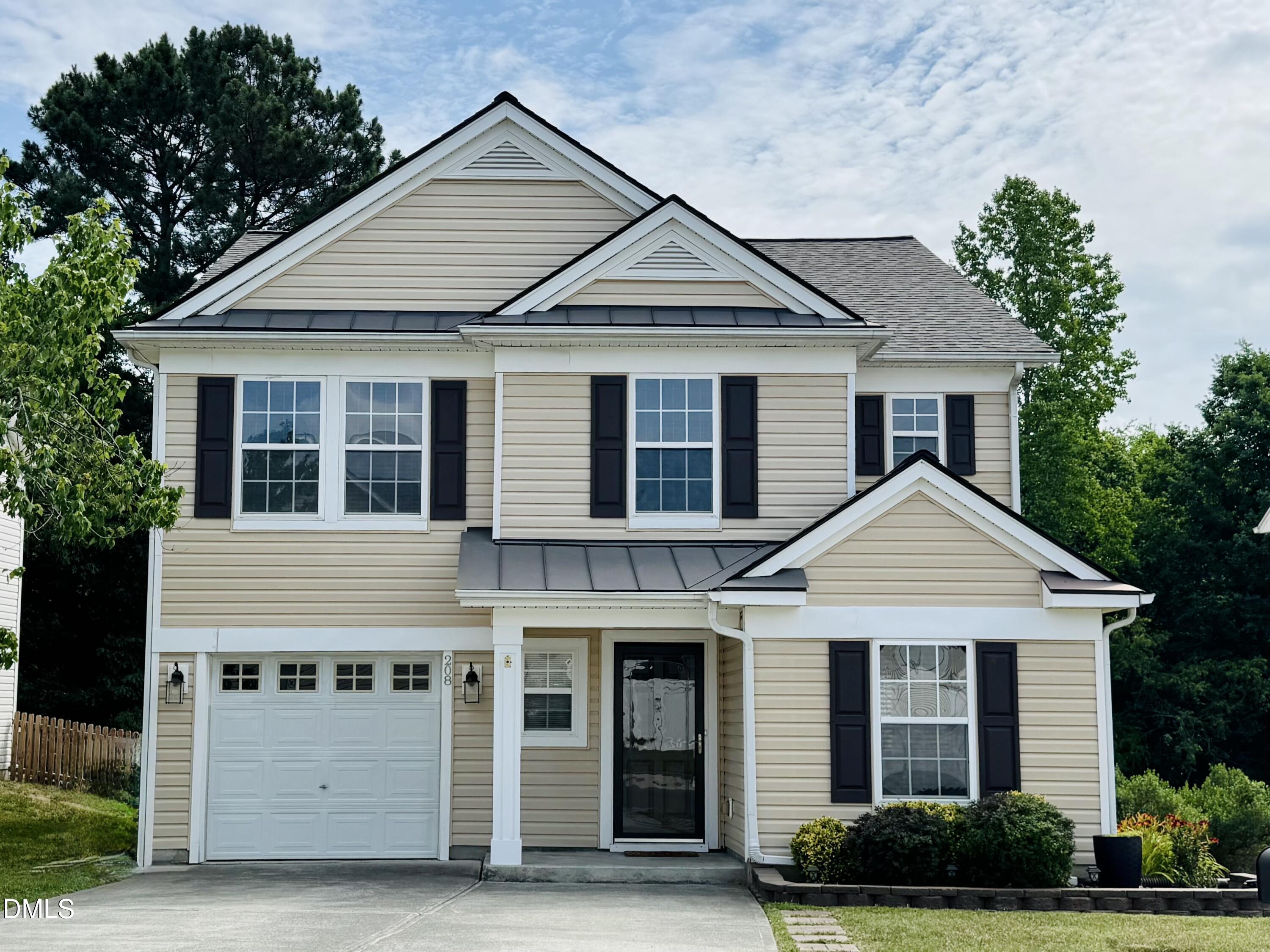 208 Knightwood Drive Property Photo 1