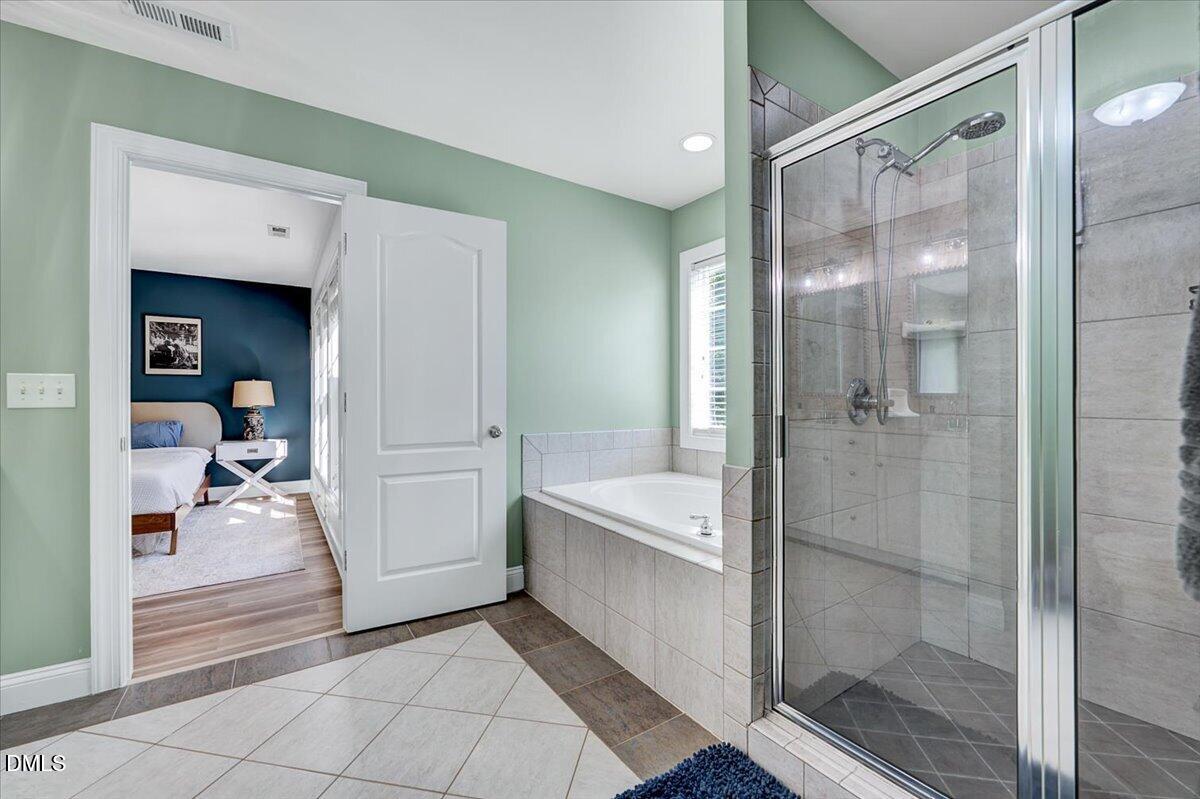 1009 Country Glen Court Property Photo 25
