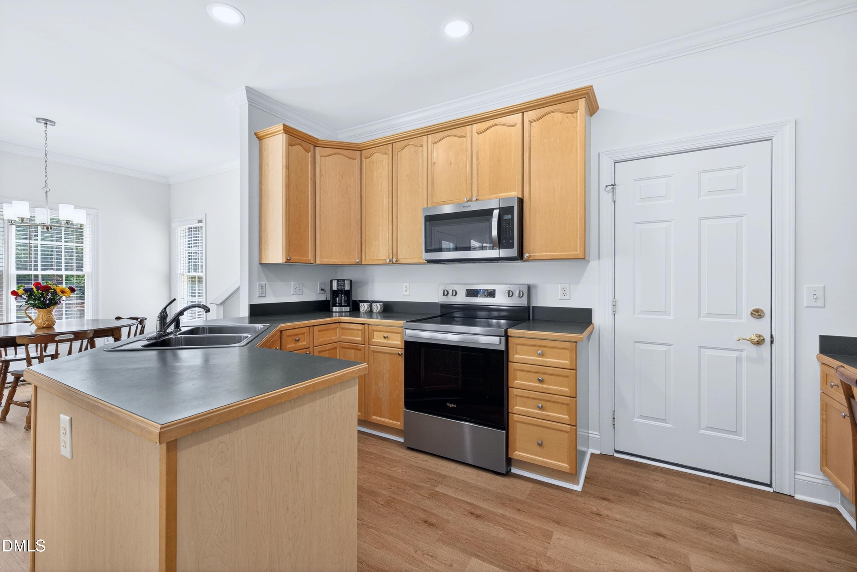 1702 Ashbark Court Property Photo 6
