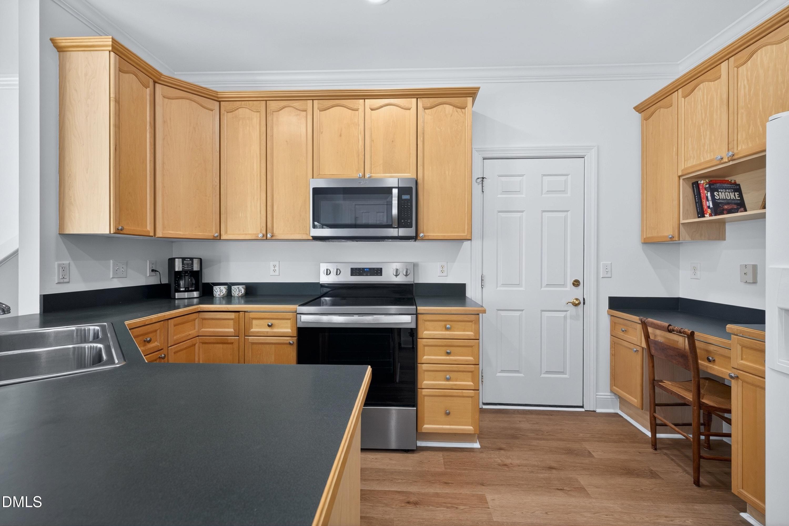 1702 Ashbark Court Property Photo 7