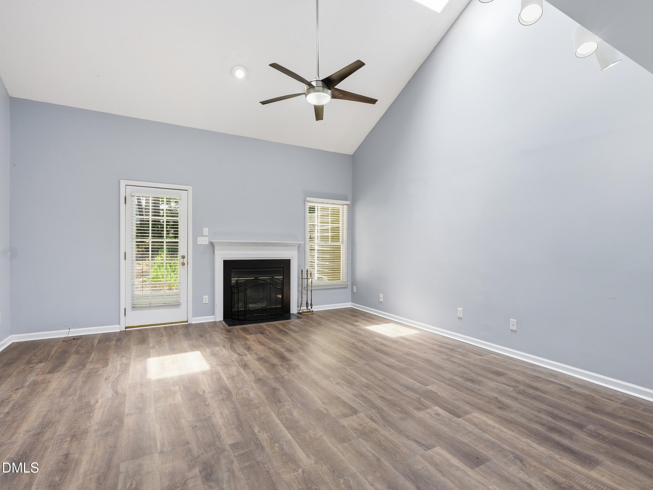 314 Riverwalk Circle Property Photo 11
