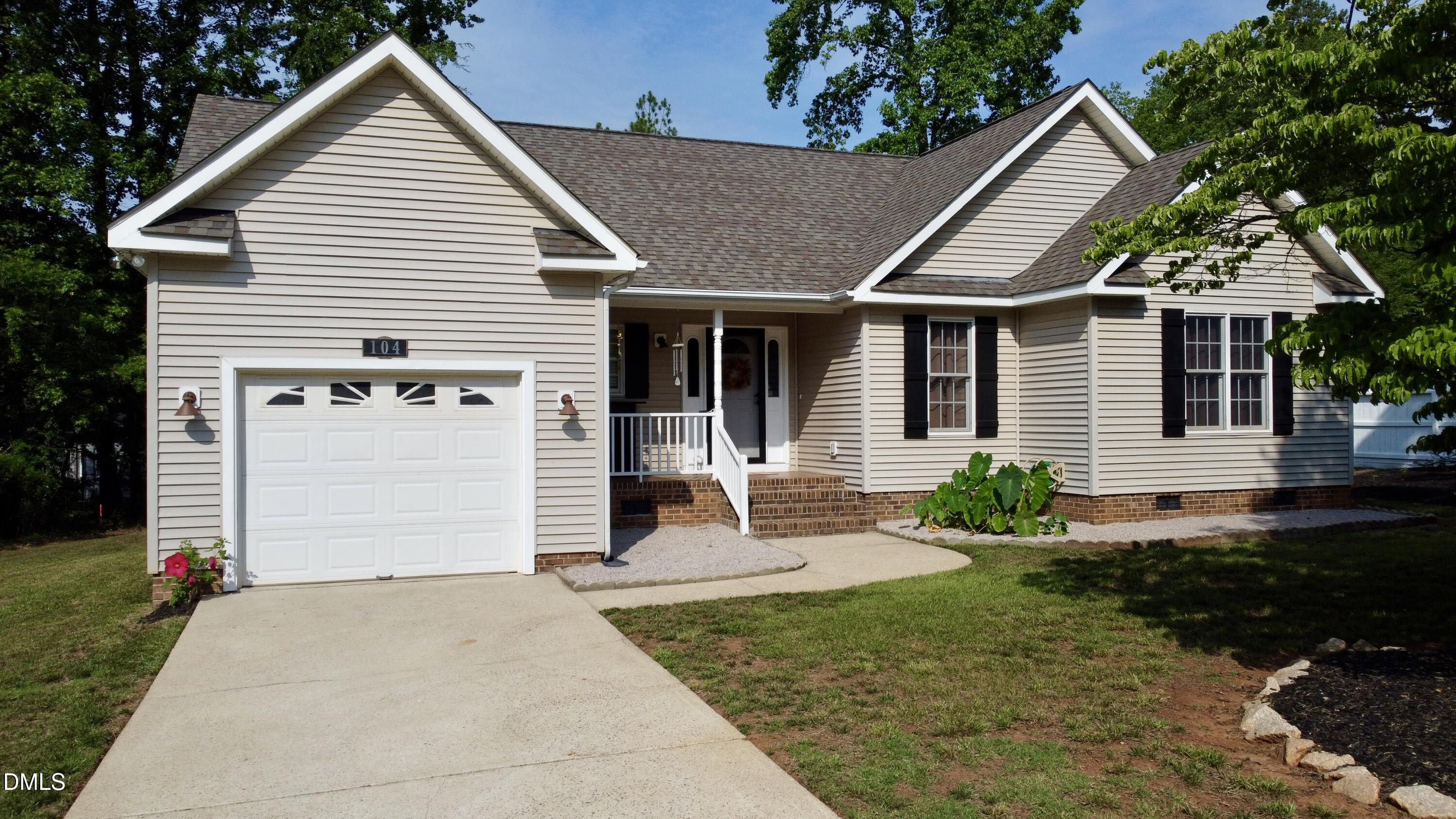 104 Kiowa Cove Property Photo 1