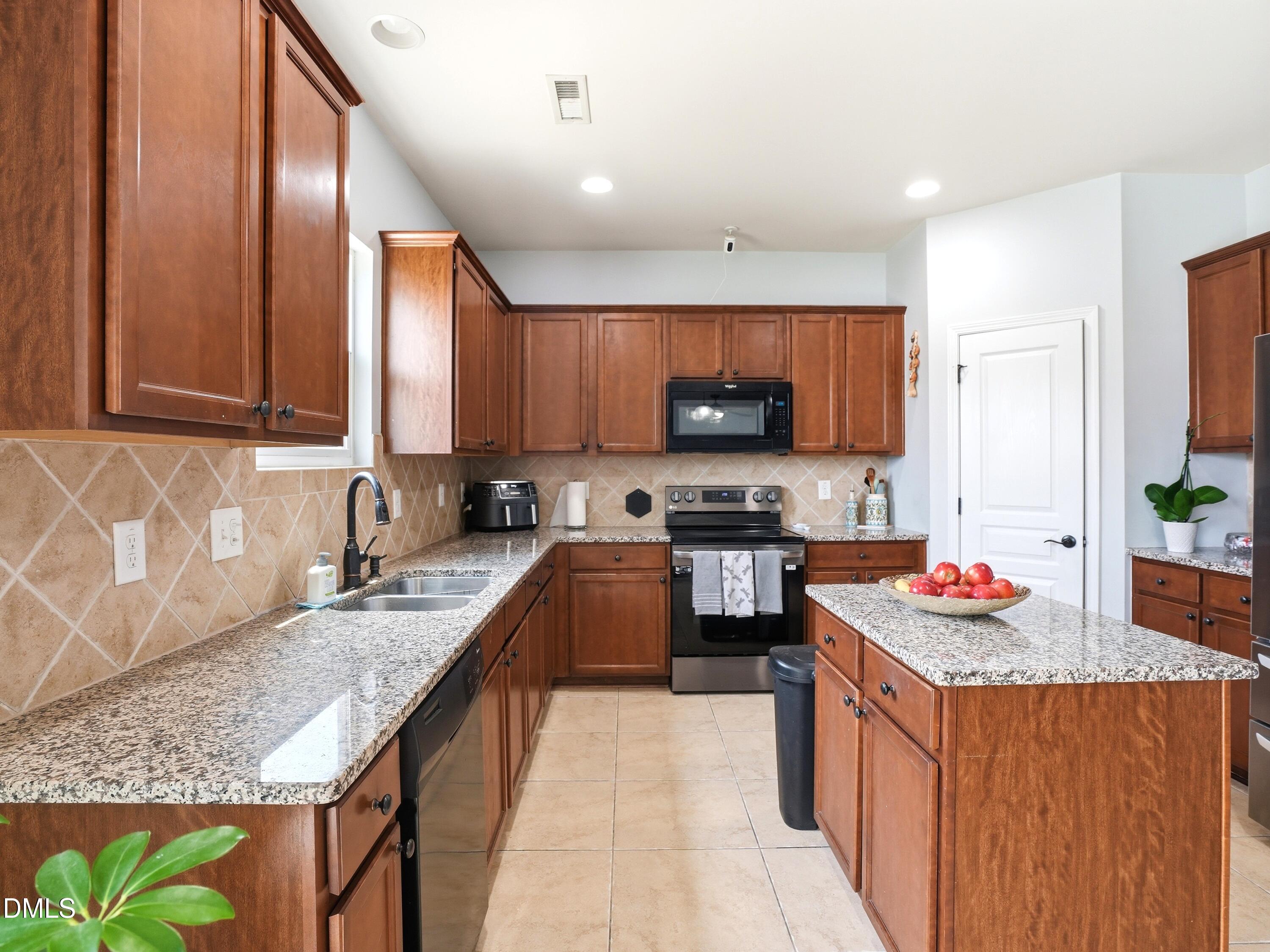 8128 Hovingham Way Property Photo 7