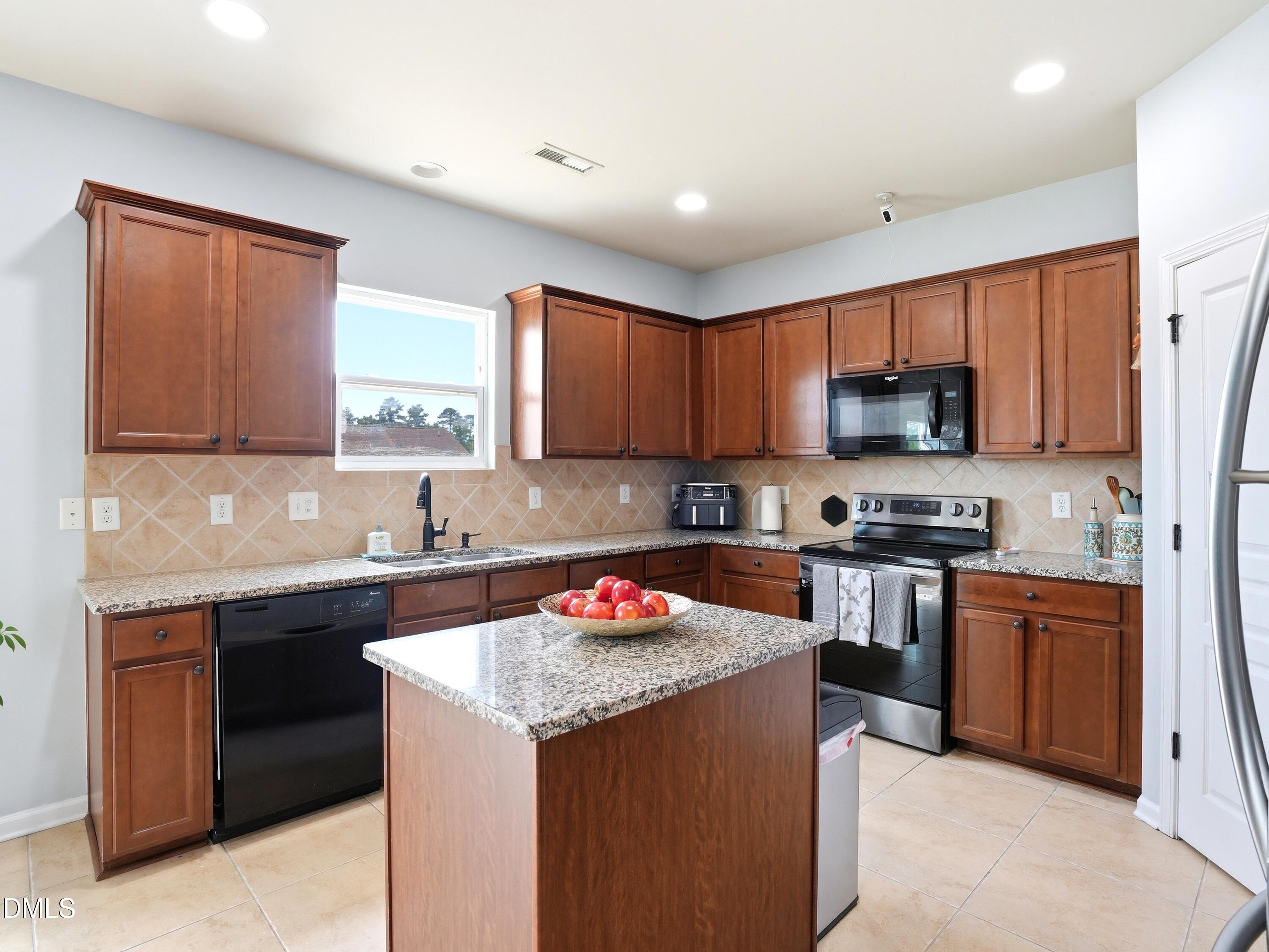 8128 Hovingham Way Property Photo 12