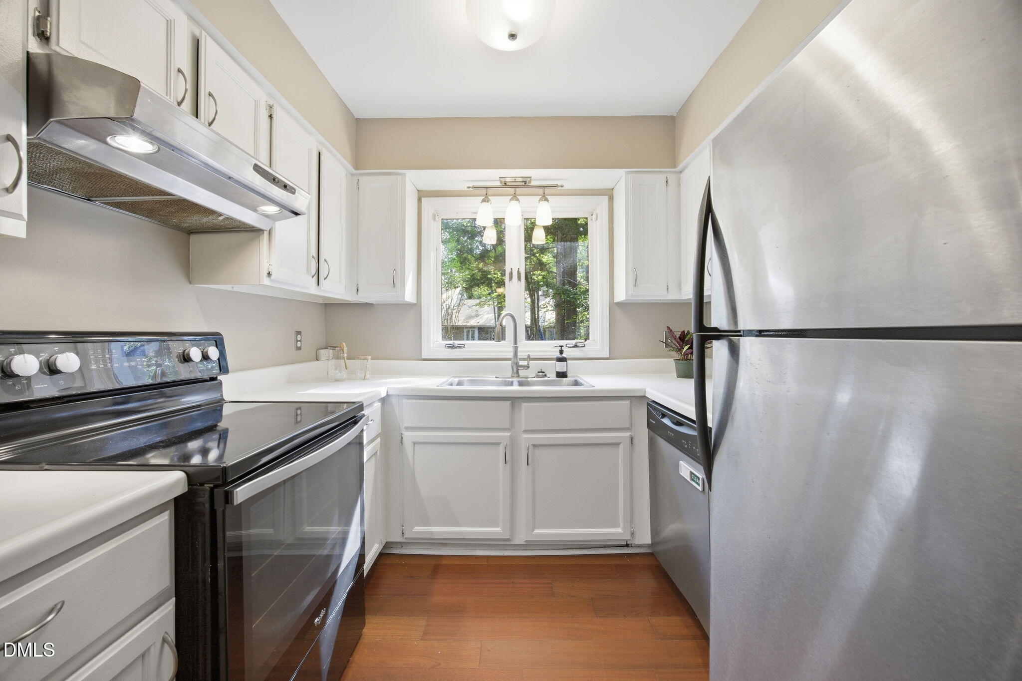 5013 Pine Cone Drive Property Photo 4
