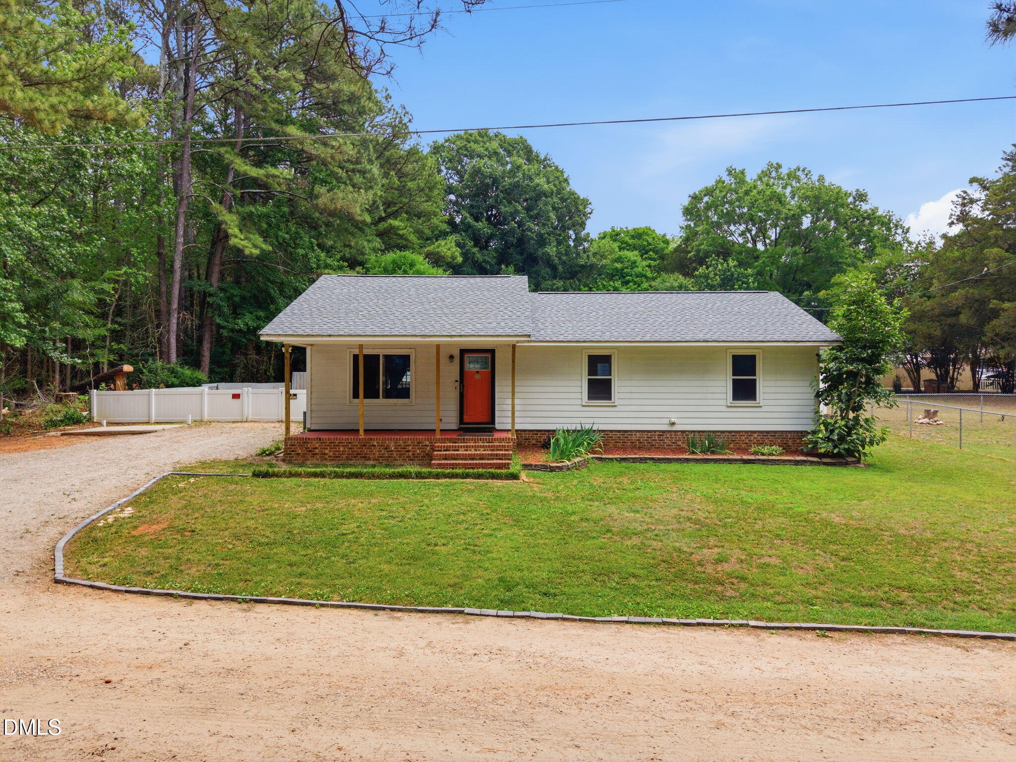 816 N Wingate Street Property Photo 1