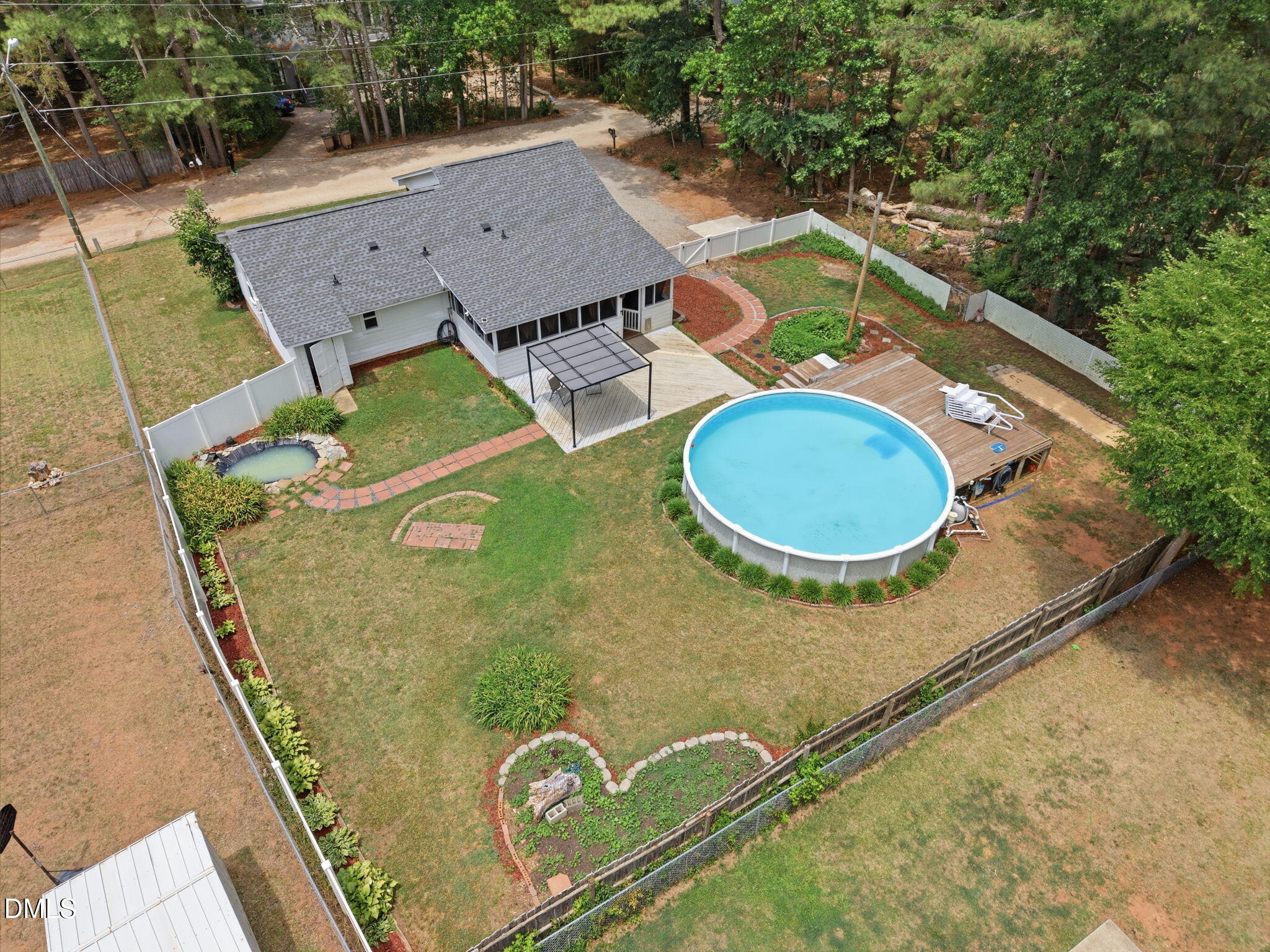 816 N Wingate Street Property Photo 4