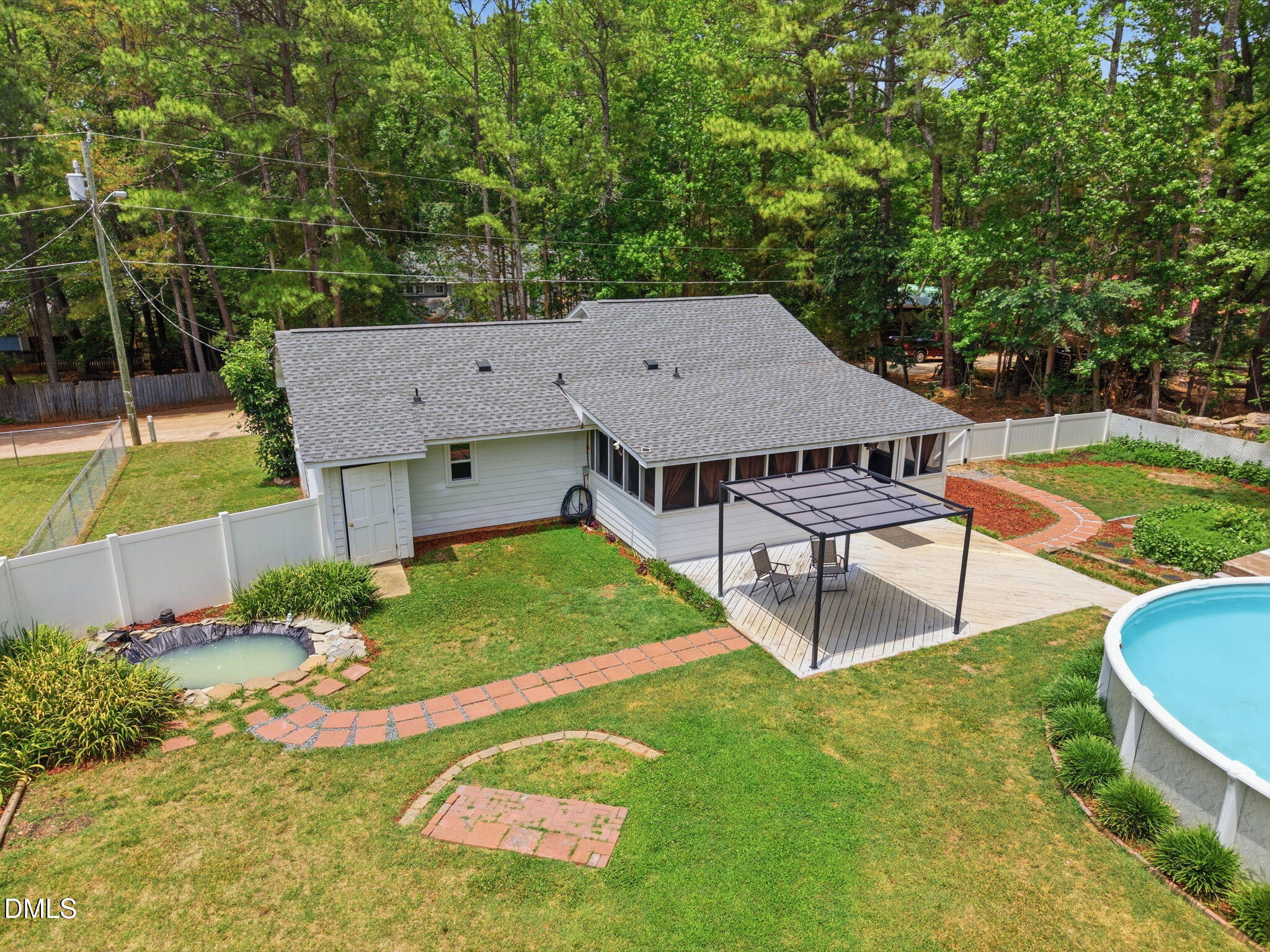 816 N Wingate Street Property Photo 6