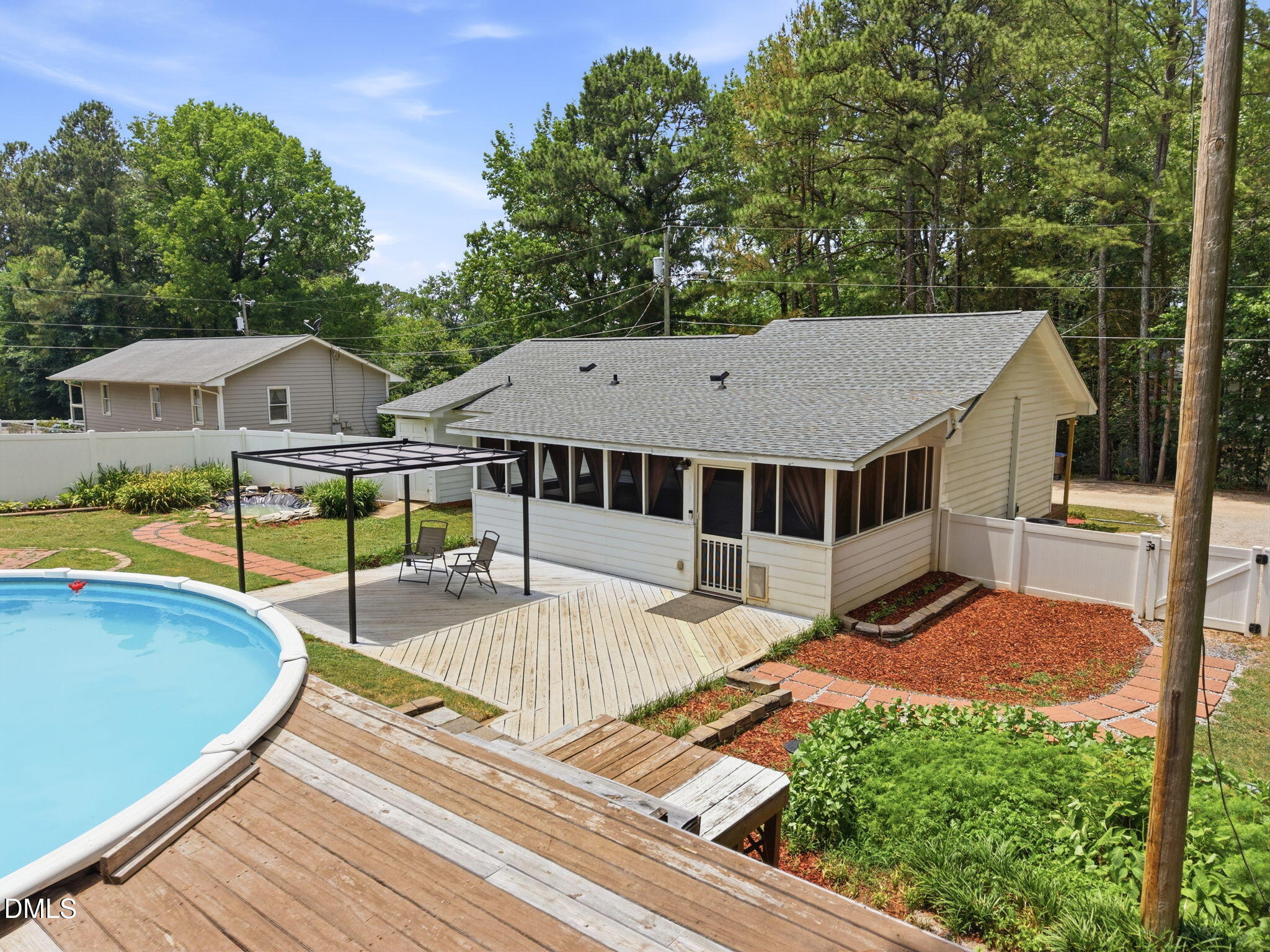816 N Wingate Street Property Photo 7