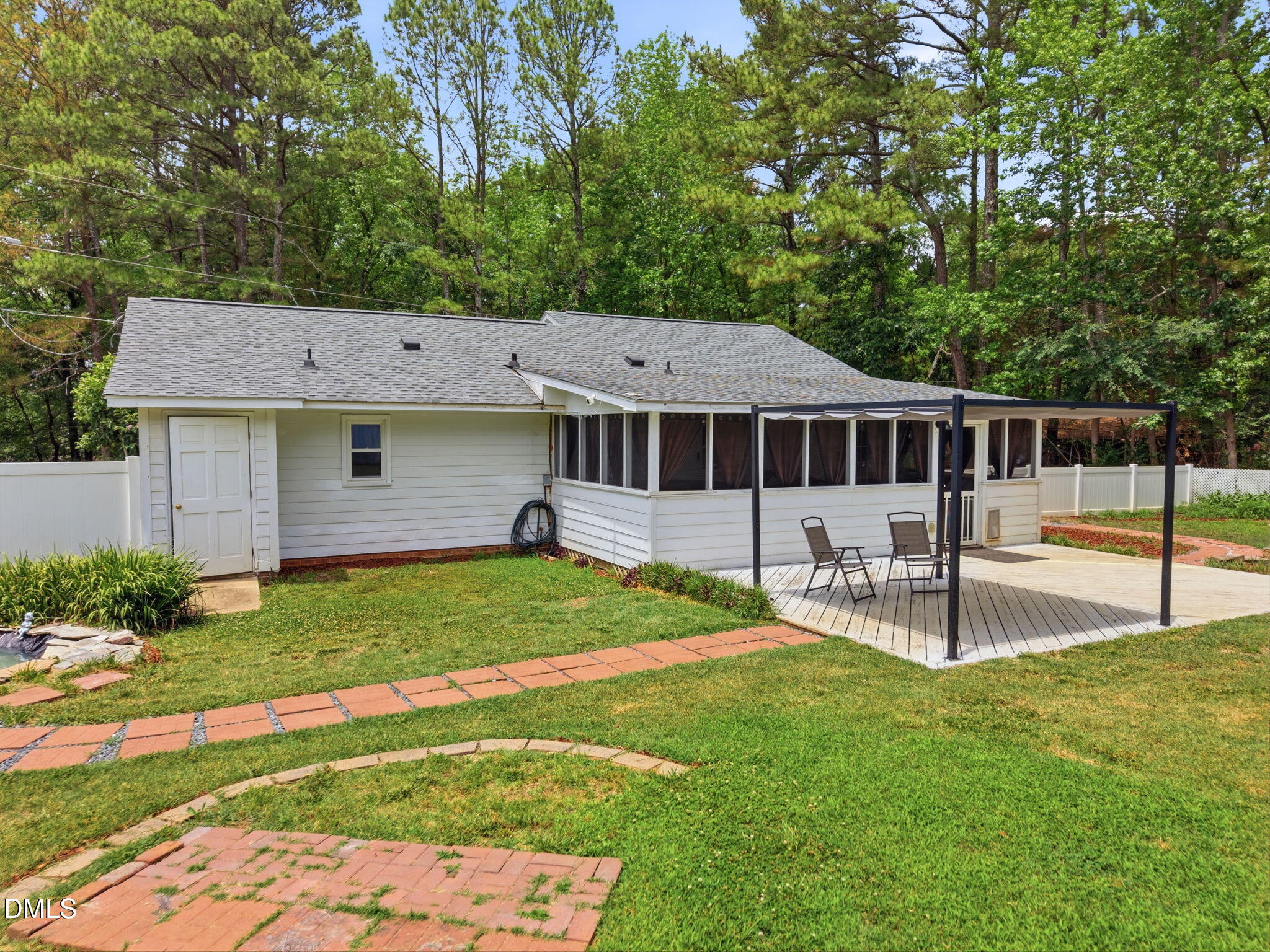 816 N Wingate Street Property Photo 8