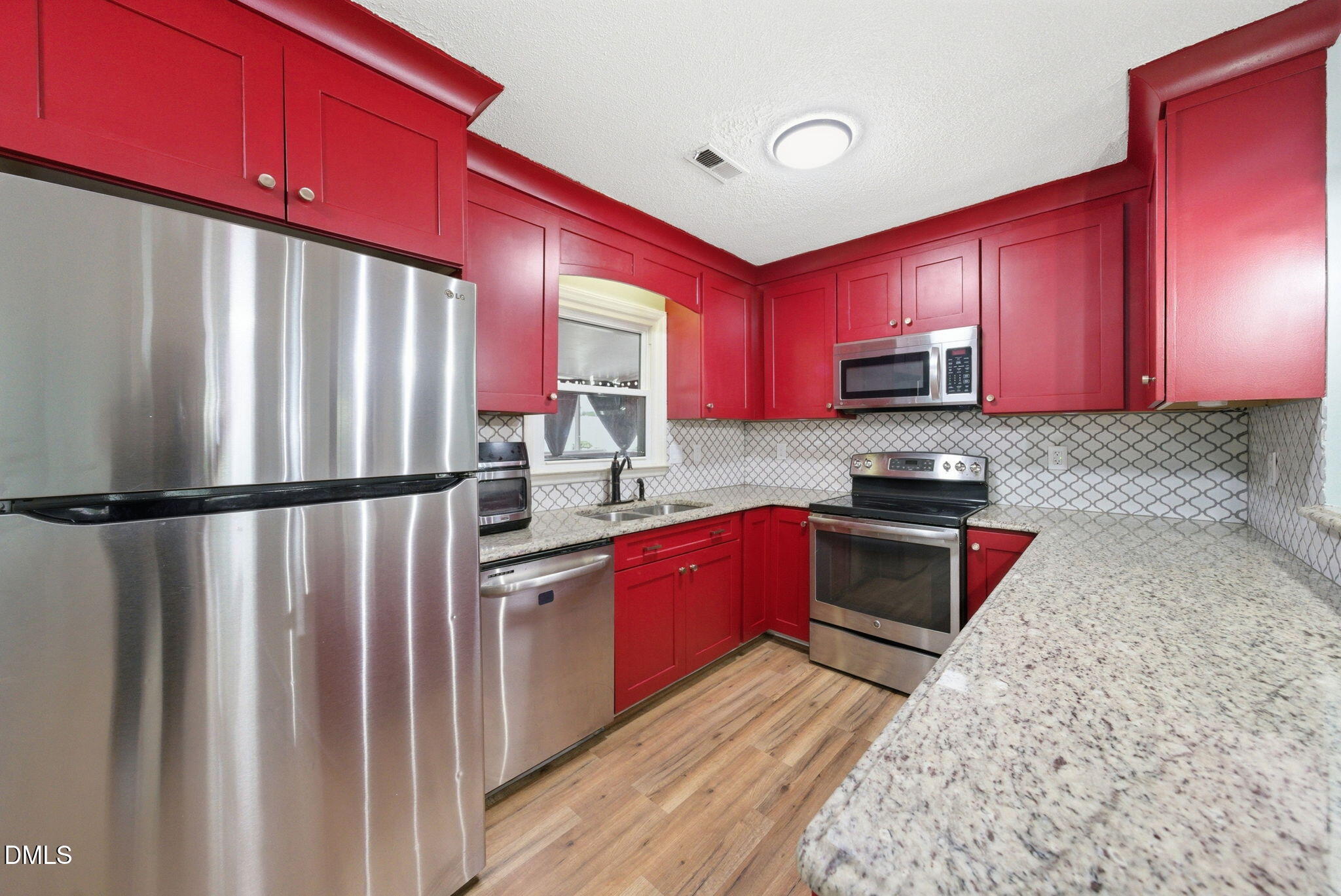 816 N Wingate Street Property Photo 30