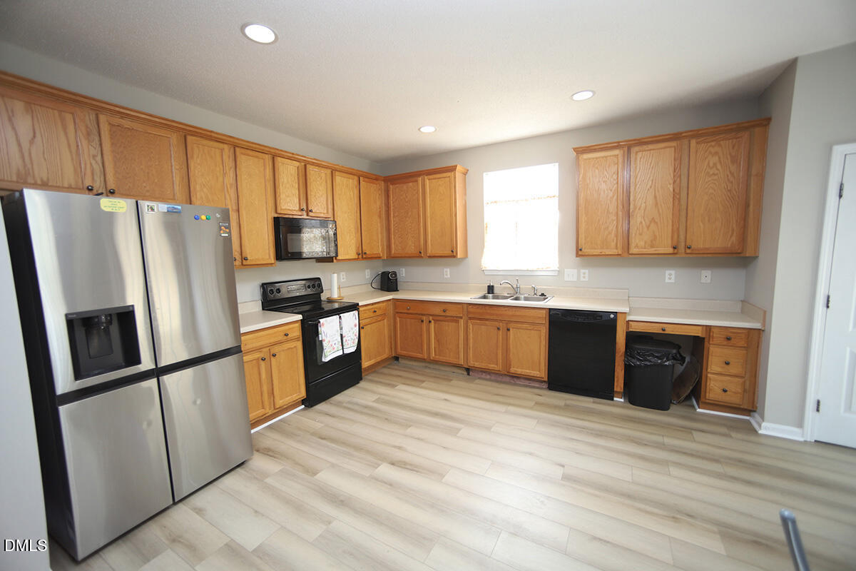 2718 Summer Stream Drive Property Photo 5