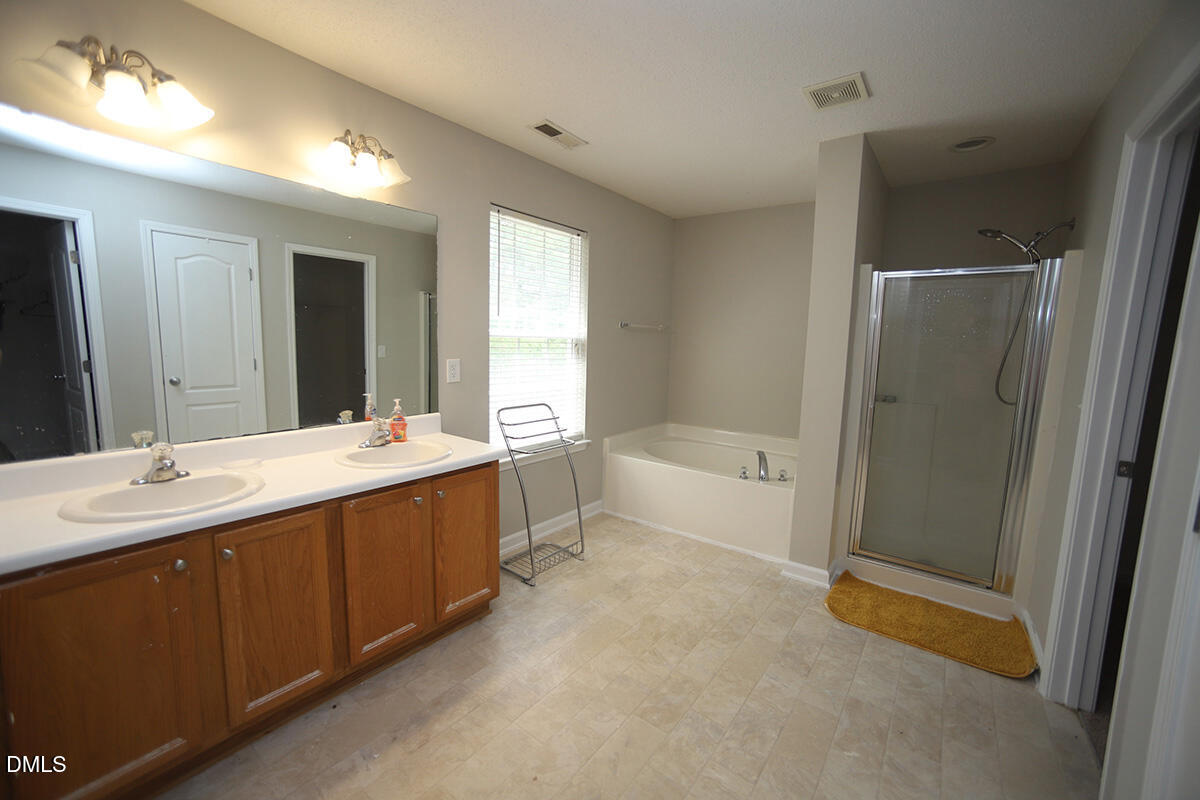 2718 Summer Stream Drive Property Photo 13