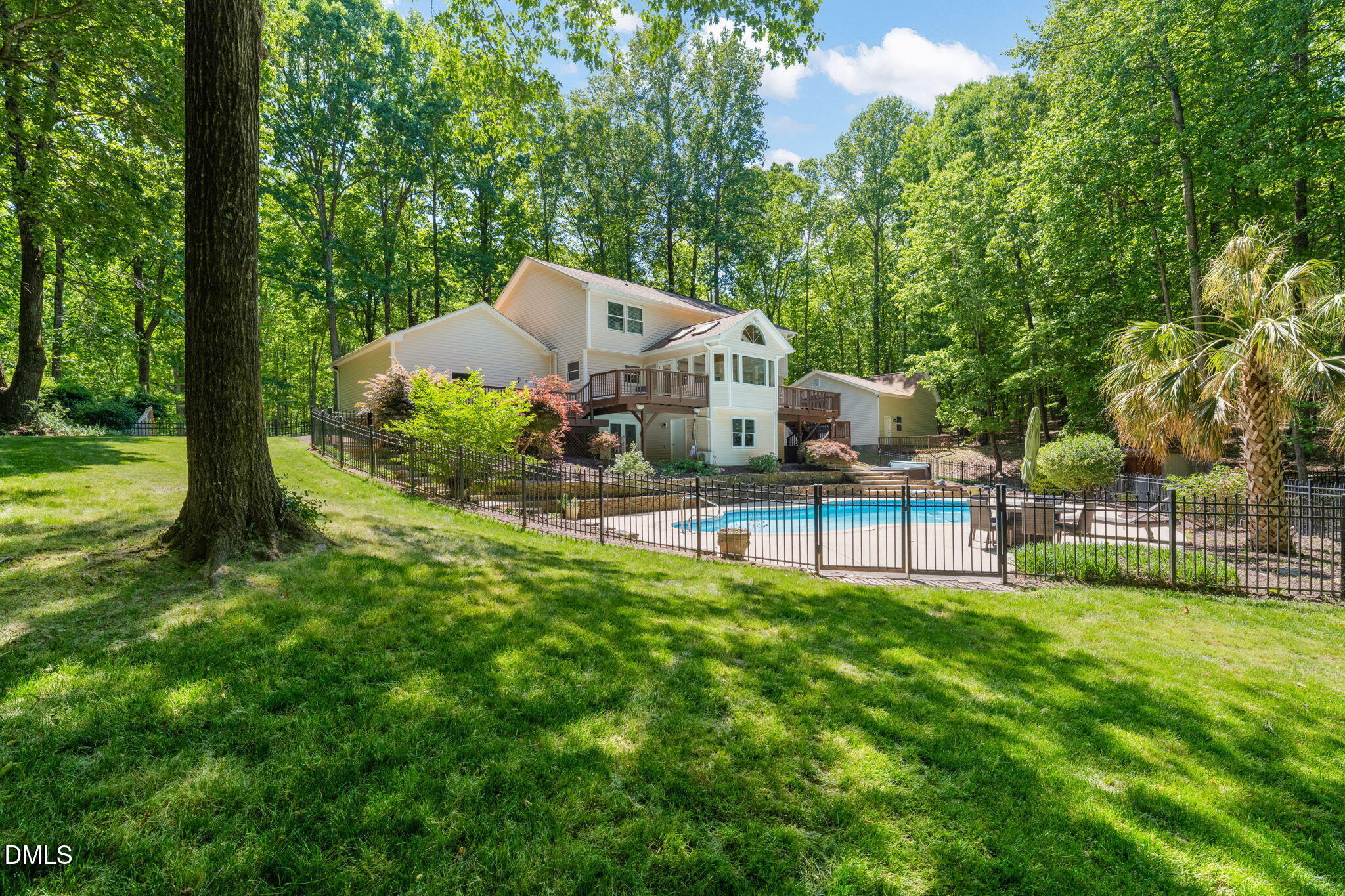 5016 Elkwood Court Property Photo 3