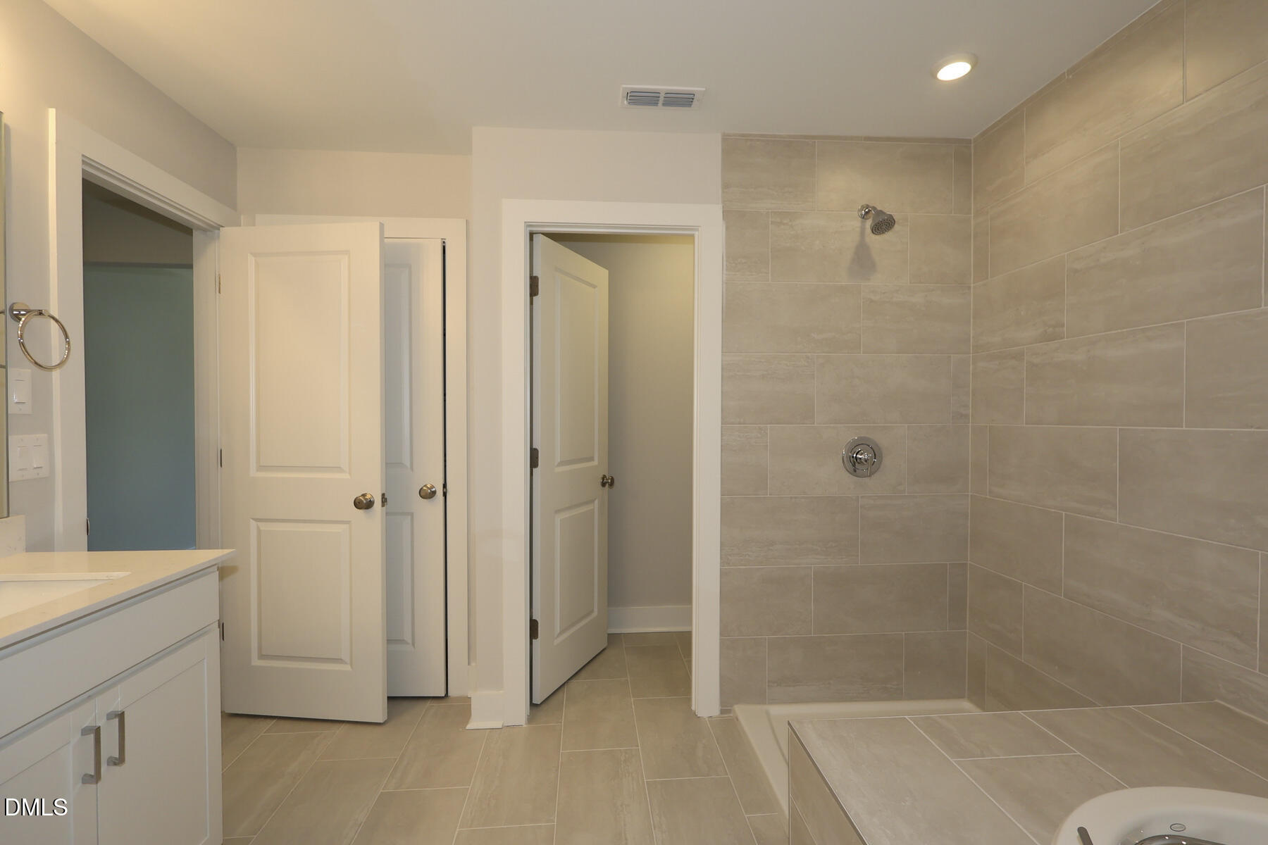 2912 Walden Road Property Photo 8